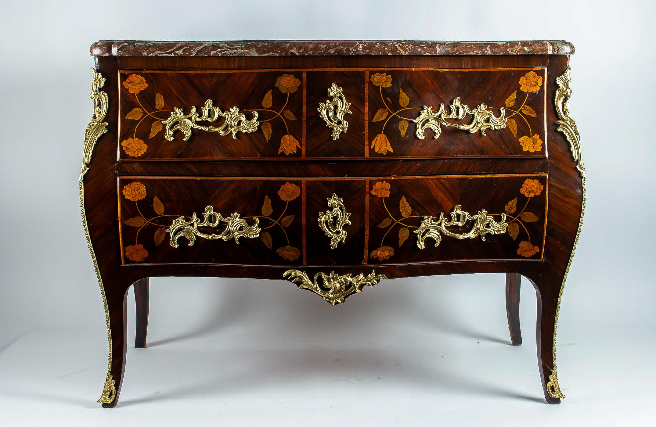 French Louis XV period flowers marquetry commode circa 1740-1750

Elegant, rare and decorative serpentine commode called 