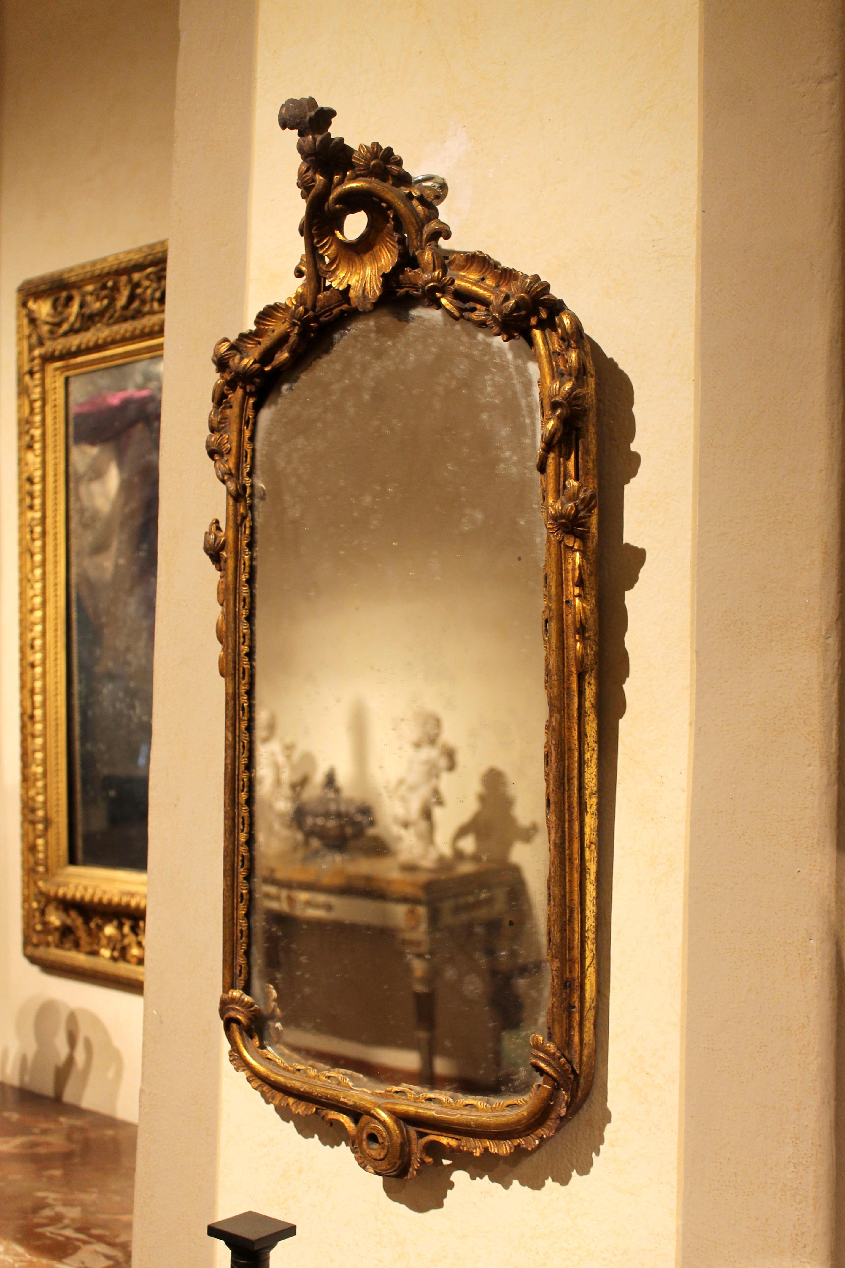 Italian Louis XV Period Hand-Carved Giltwood Mirror For Sale 3