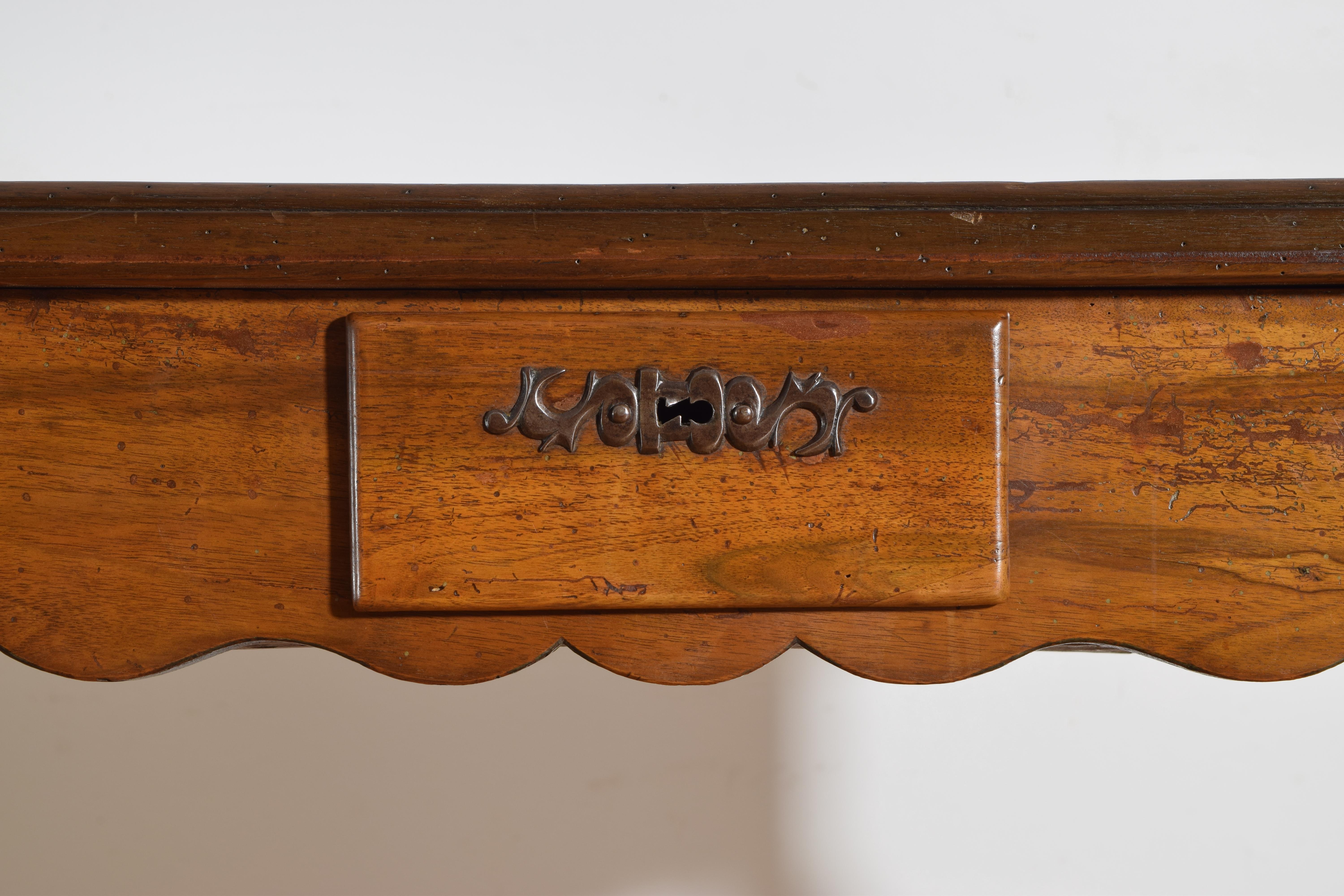 French Louis XV Period Shaped Walnut 3-Drawer Table, mid 18th century For Sale 2