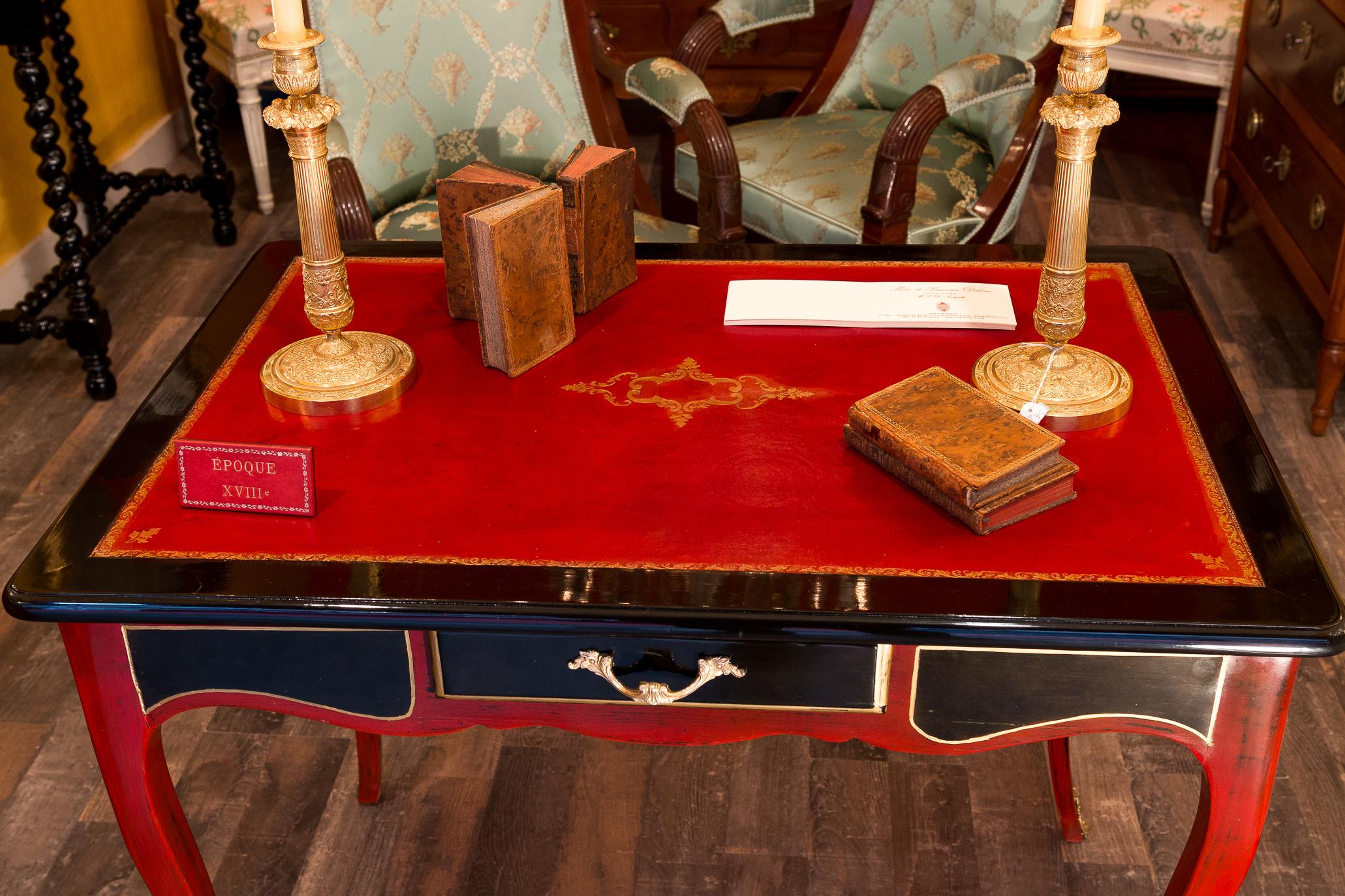 French Louis XV Period Small Desk in Fruitwood Lacquered, circa 1740-1750 5