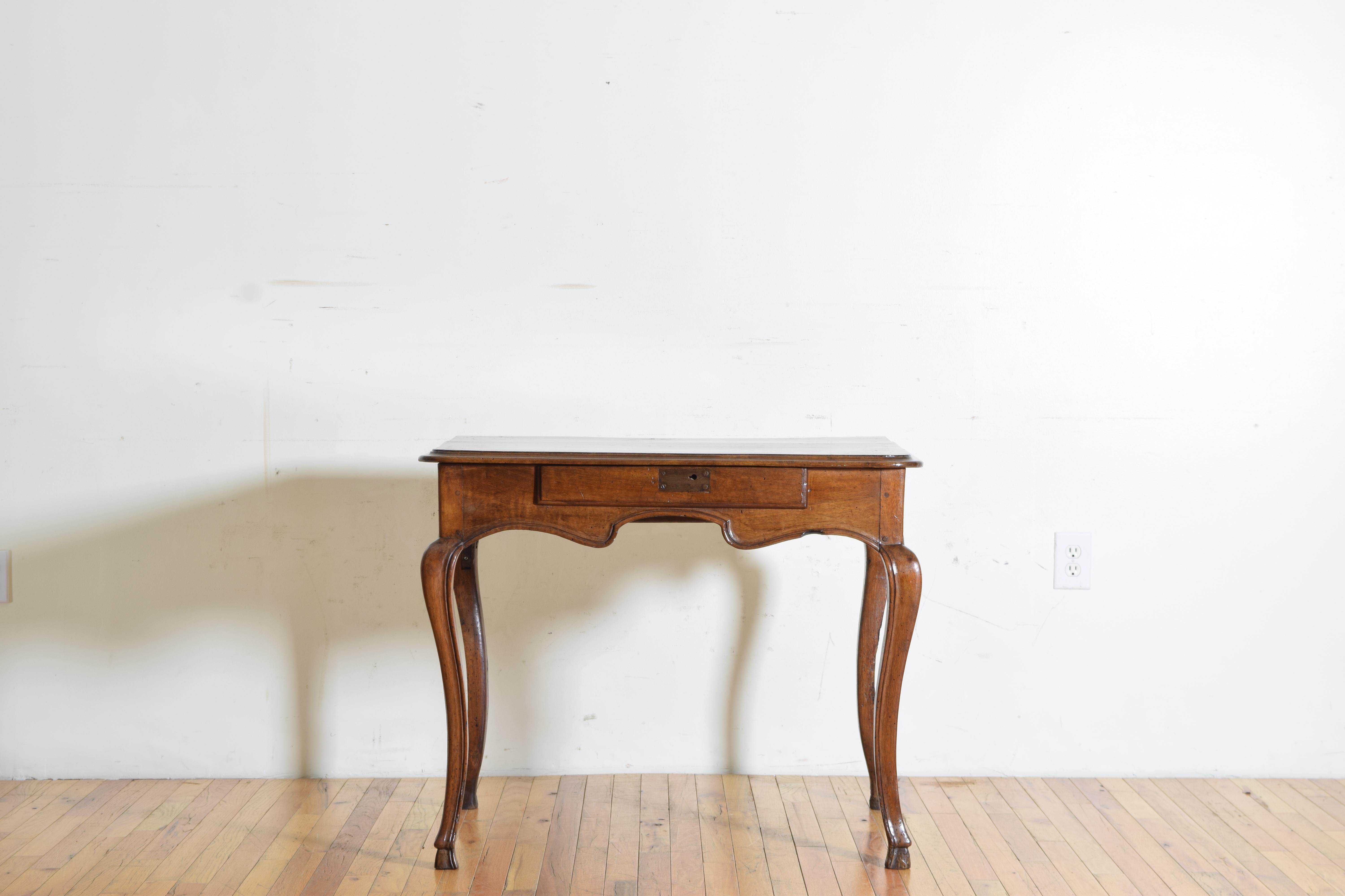 French Louis XV Period Walnut 1-Drawer Table, Carved Apron, Mid-18th Century In Good Condition In Atlanta, GA