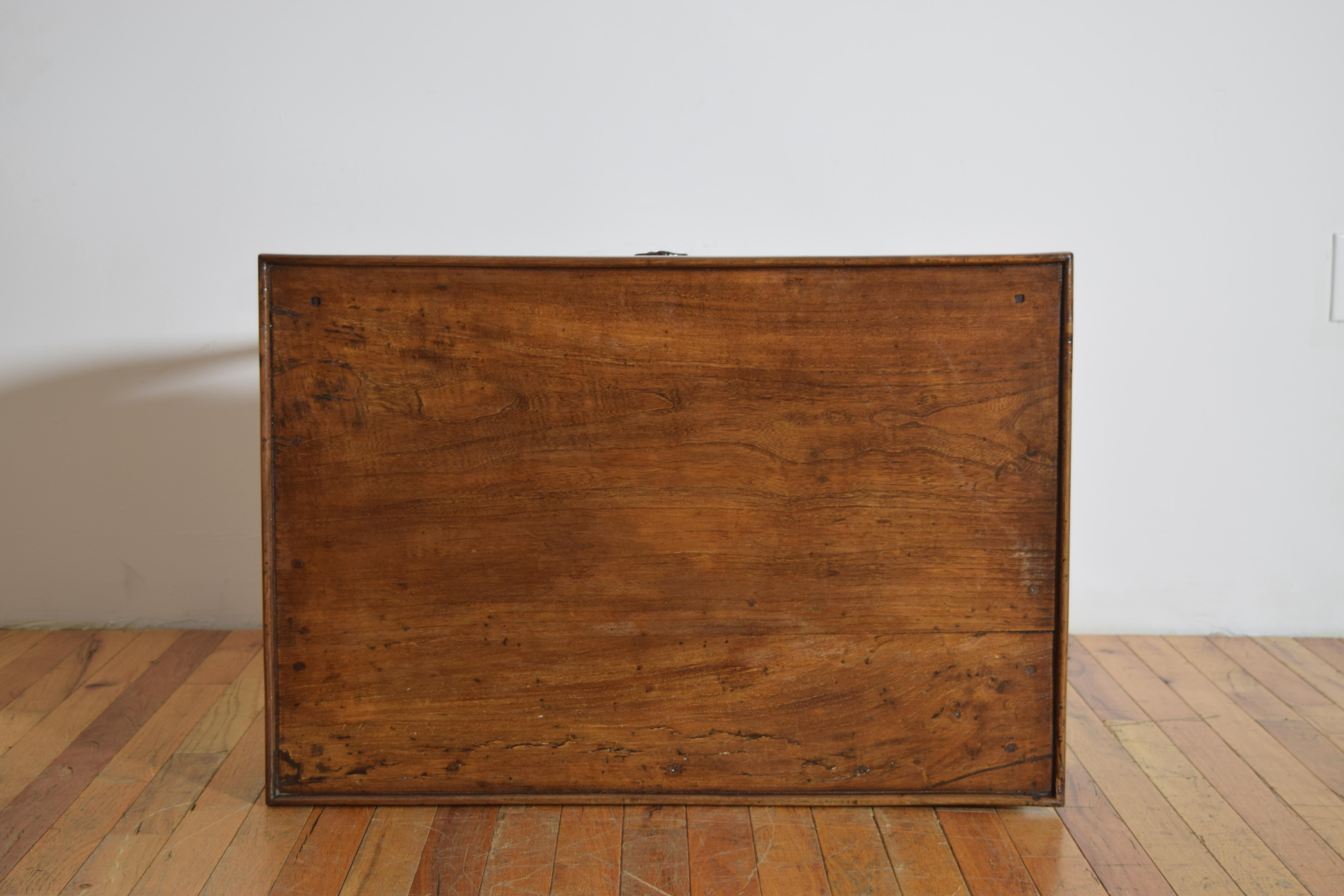 French Louis XV Period Walnut 1-Drawer Table, mid 18th century For Sale 7