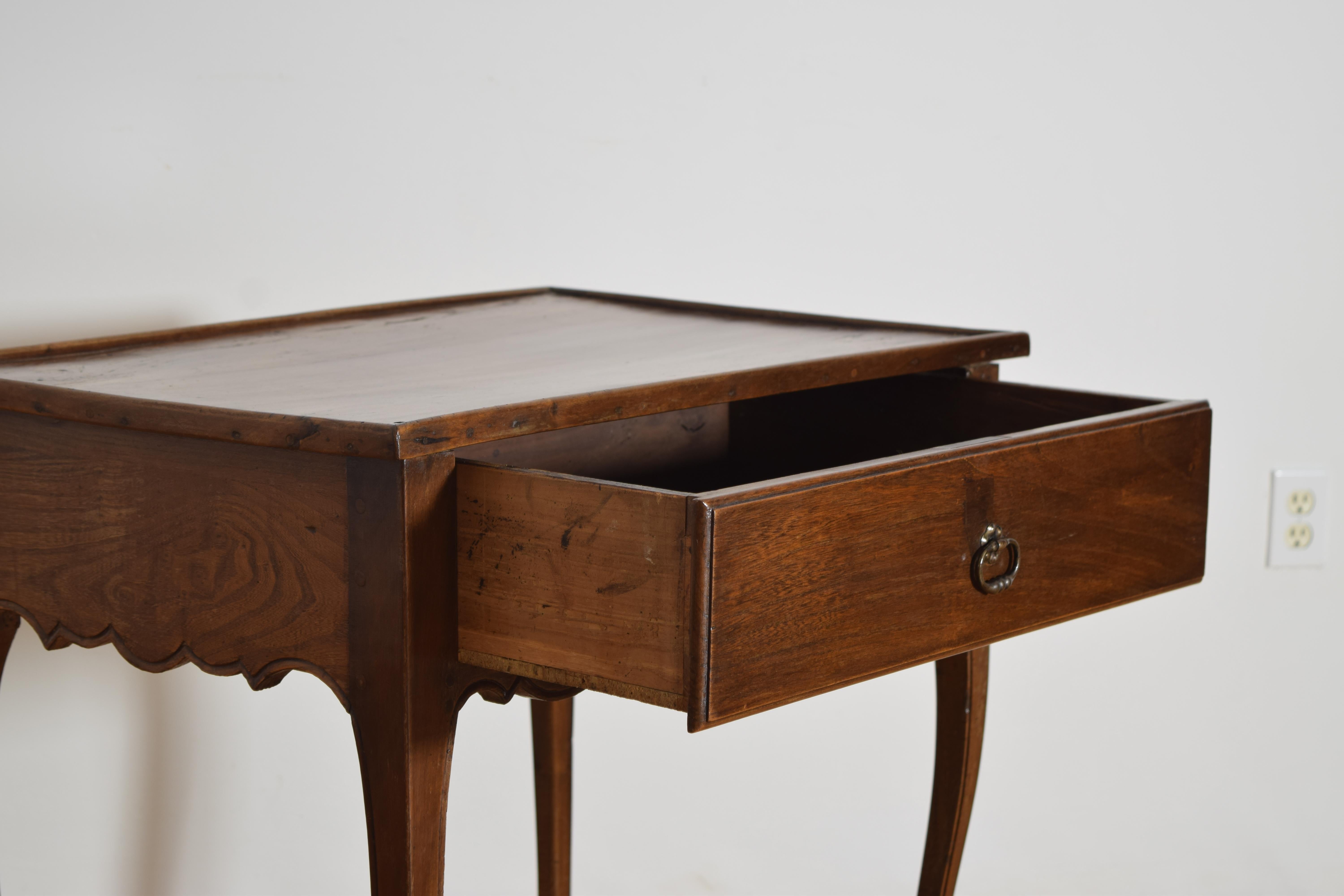 French Louis XV Period Walnut 1-Drawer Table, mid 18th century For Sale 2