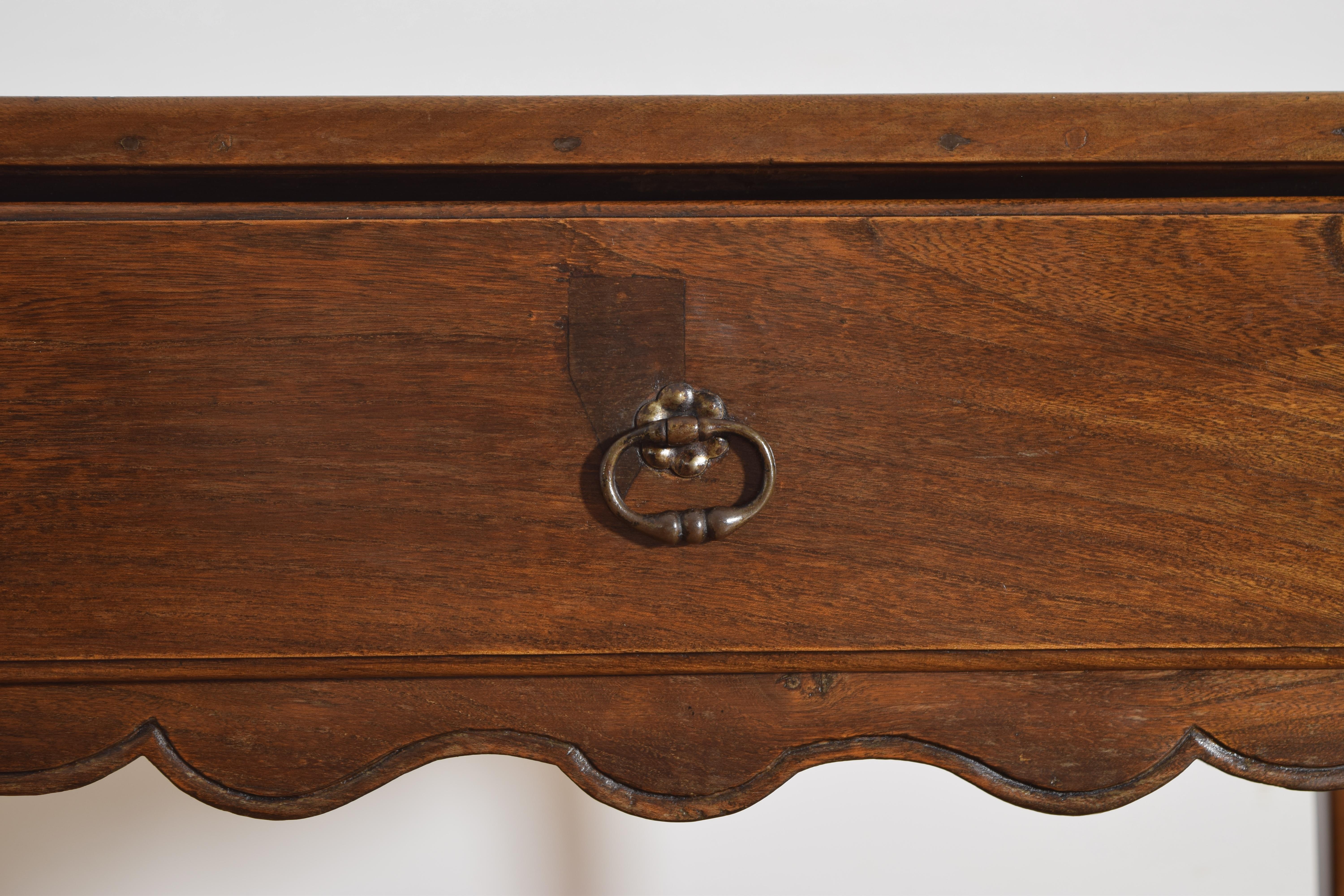 French Louis XV Period Walnut 1-Drawer Table, mid 18th century For Sale 4