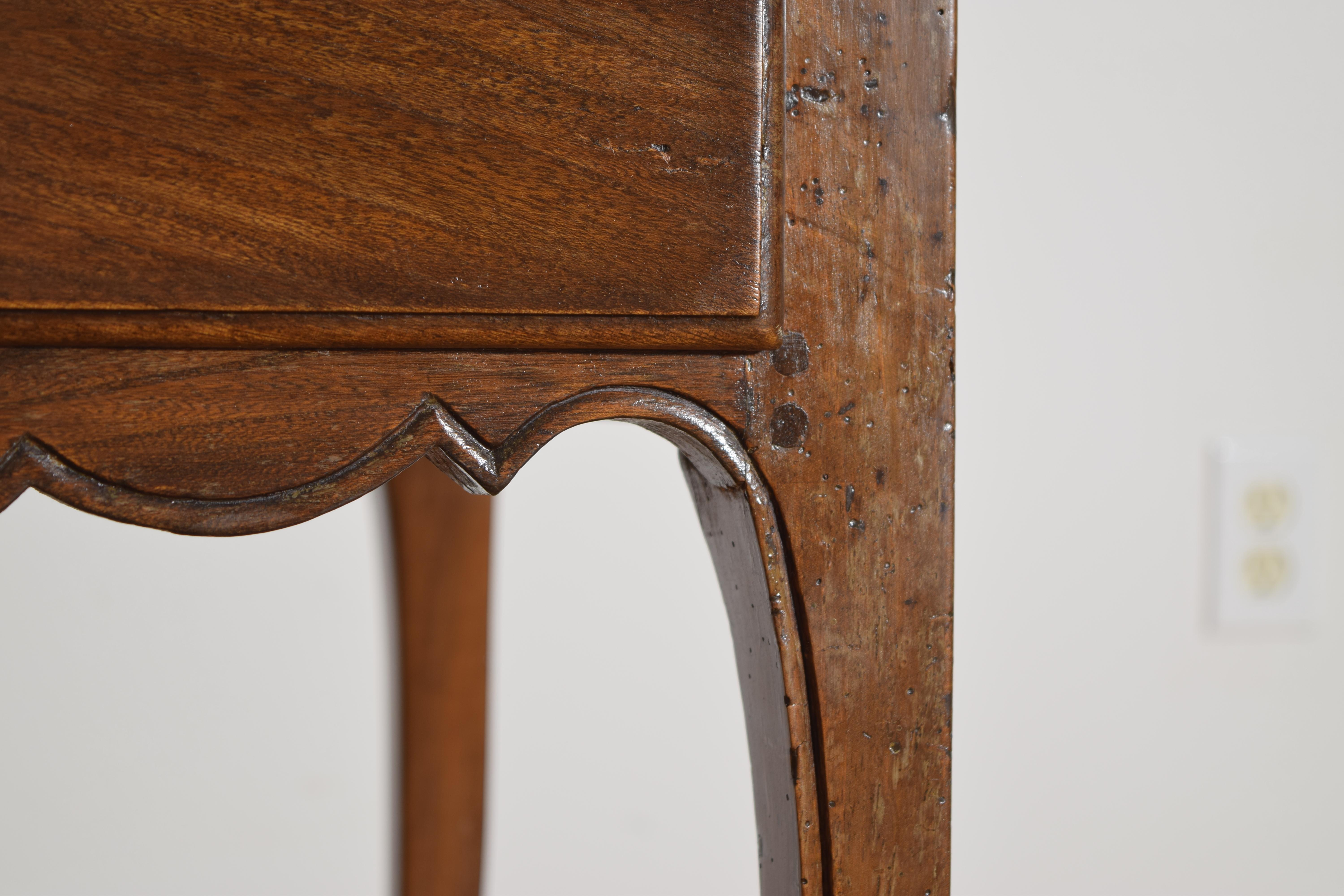 French Louis XV Period Walnut 1-Drawer Table, mid 18th century For Sale 5