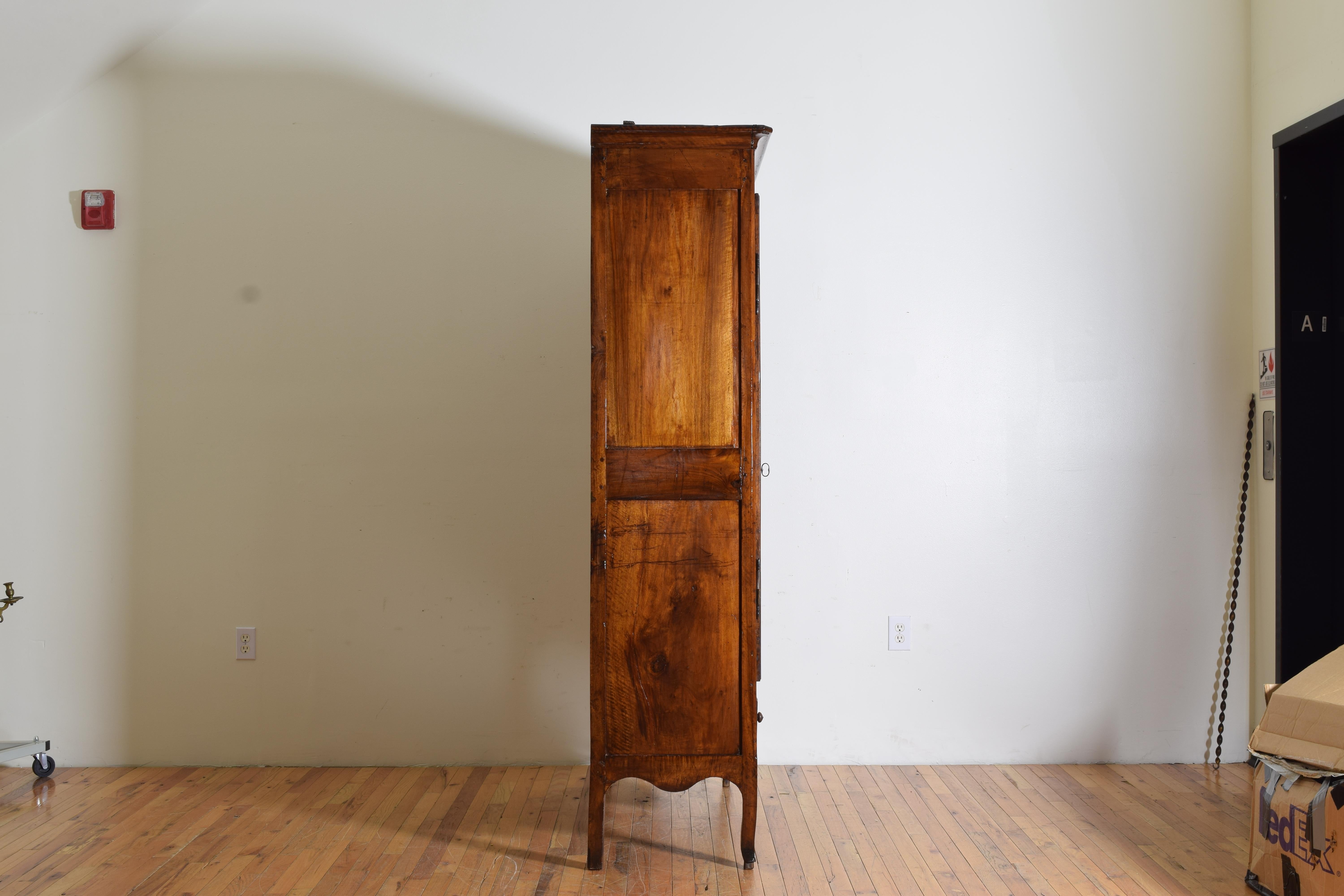 French Louis XV Period Walnut 2-Door Armoire of 3/4 size, mid 18th cen. In Good Condition In Atlanta, GA