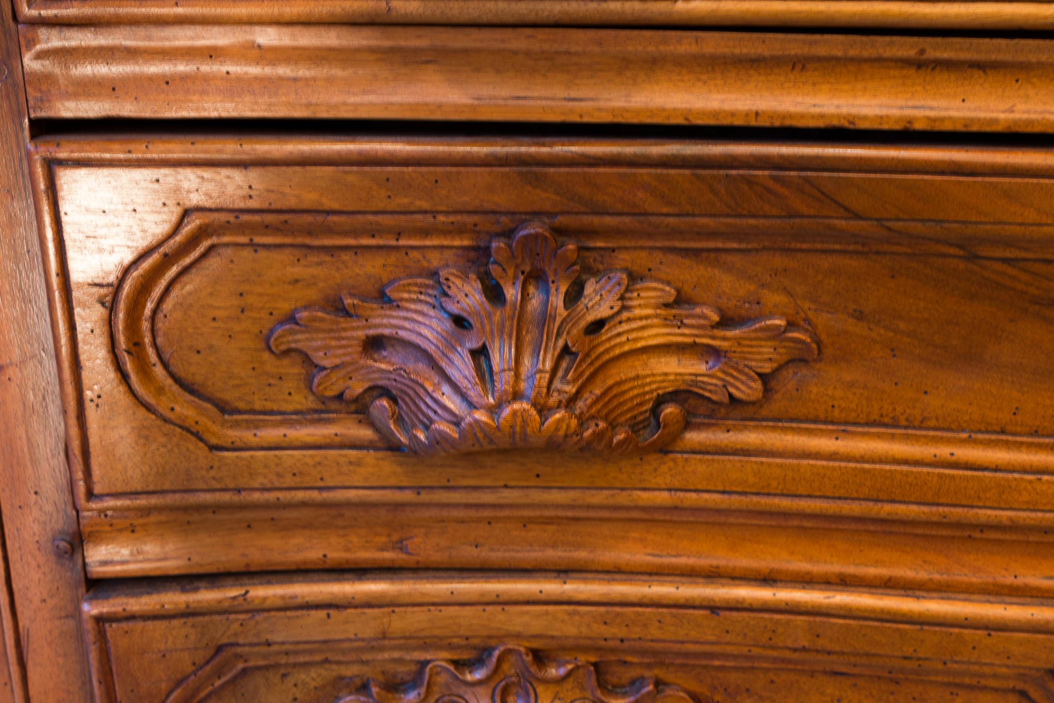 French Louis XV Period Walnut Hand-Carved Commode, circa 1750 For Sale 7