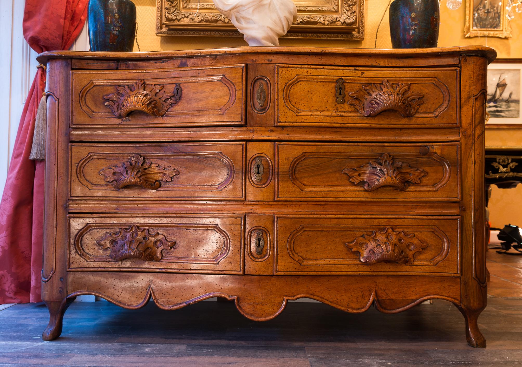 French Louis XV Period Walnut Hand-Carved Commode, circa 1750 For Sale 4