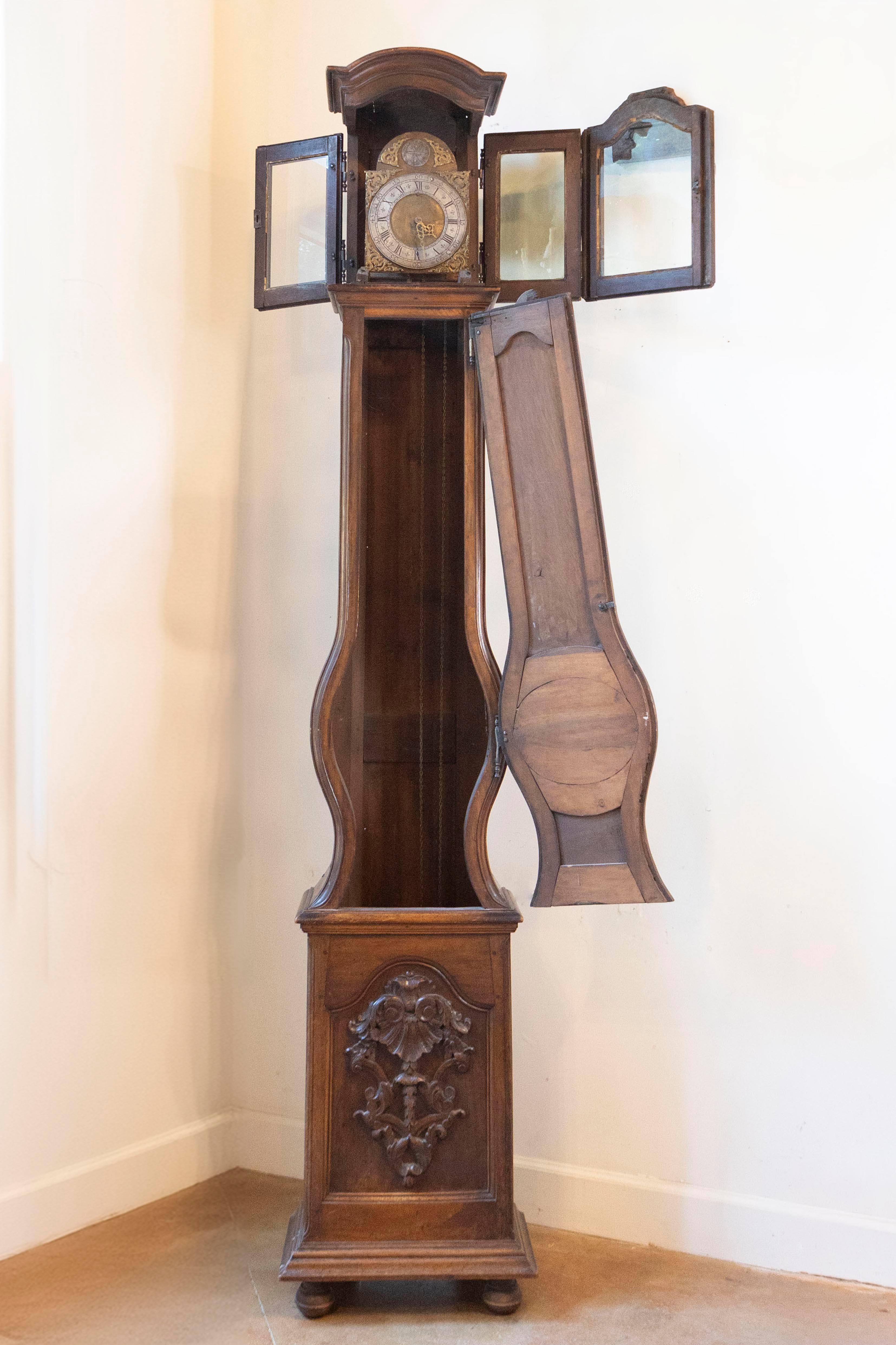 Pendule à long plateau en noyer d'époque Louis XV de la vallée du Rhône, vers 1760 en vente 8