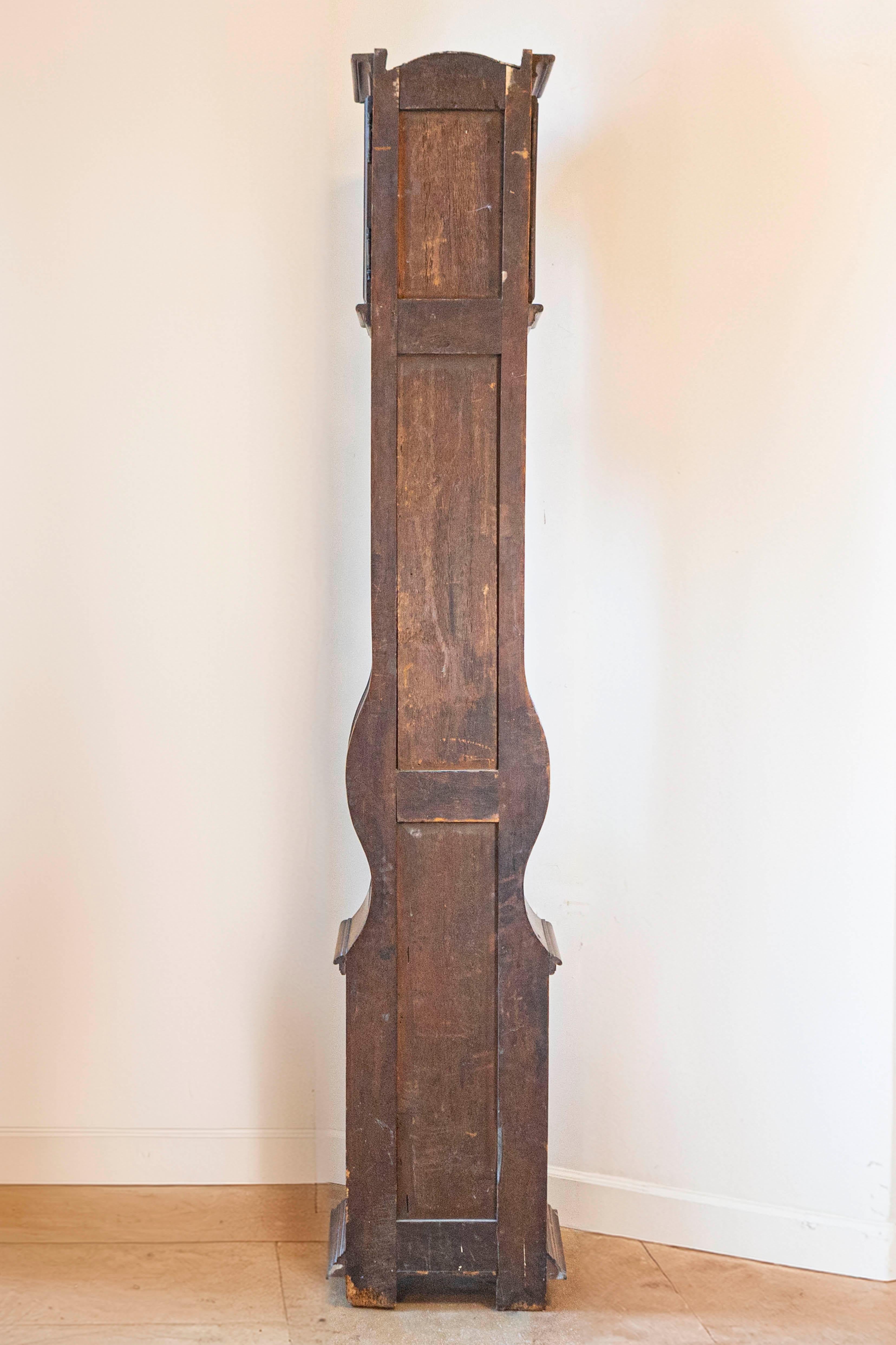 Pendule à long plateau en noyer d'époque Louis XV de la vallée du Rhône, vers 1760 Bon état - En vente à Atlanta, GA