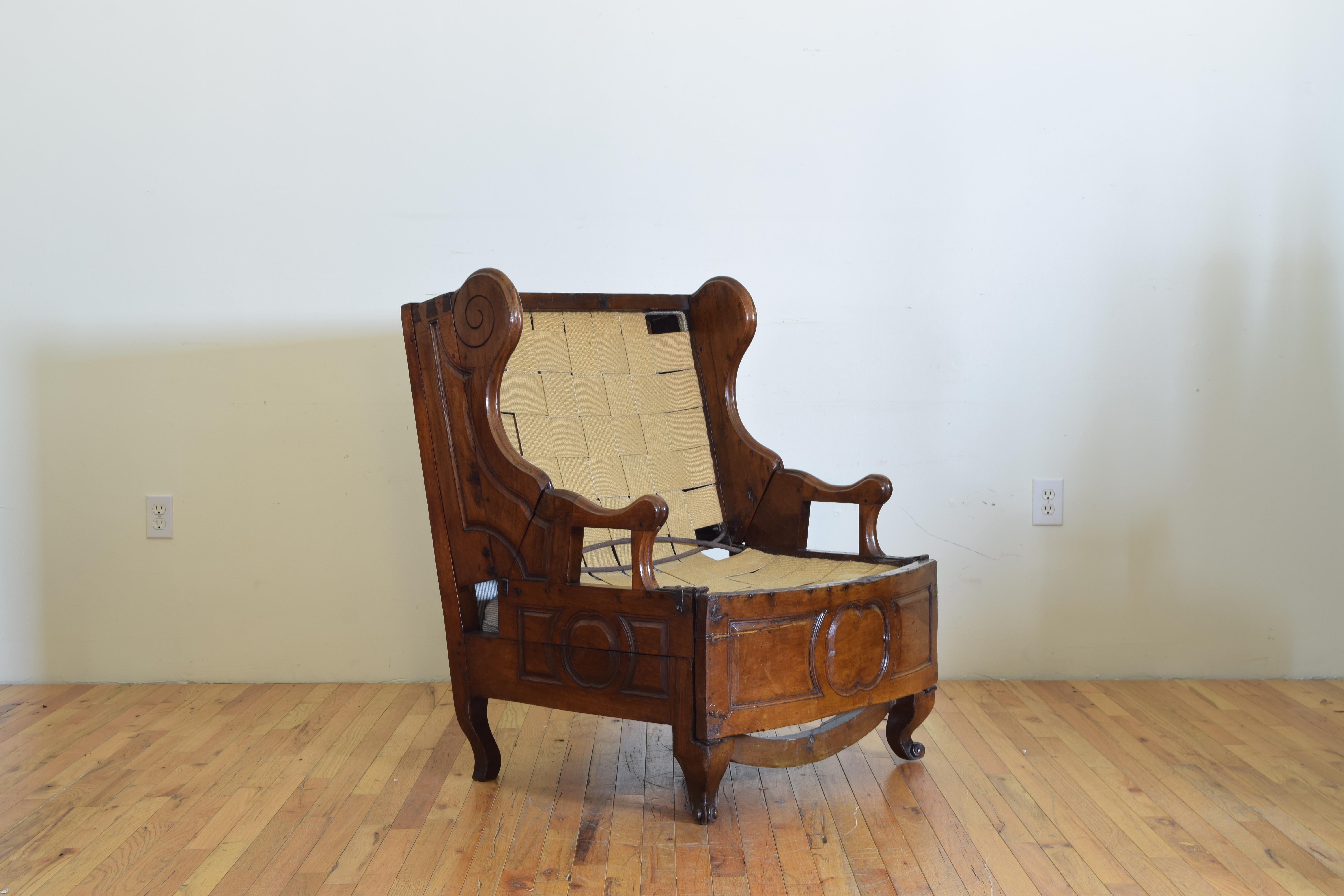 French Louis XV Period Walnut Metamorphic Chaise de Lit, Mid-18th Century 4