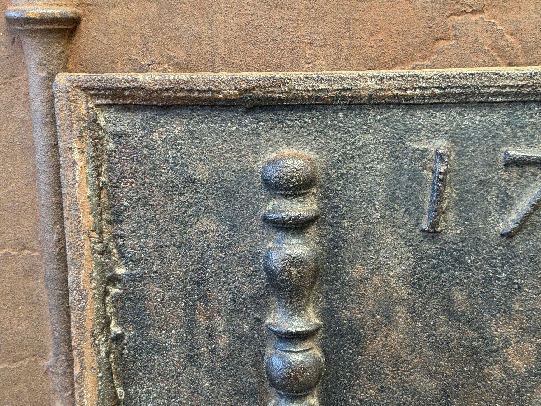 French Louis XV Period 'Year' Fireback / Backsplash, Dated 1739 In Good Condition For Sale In Amerongen, Amerongen
