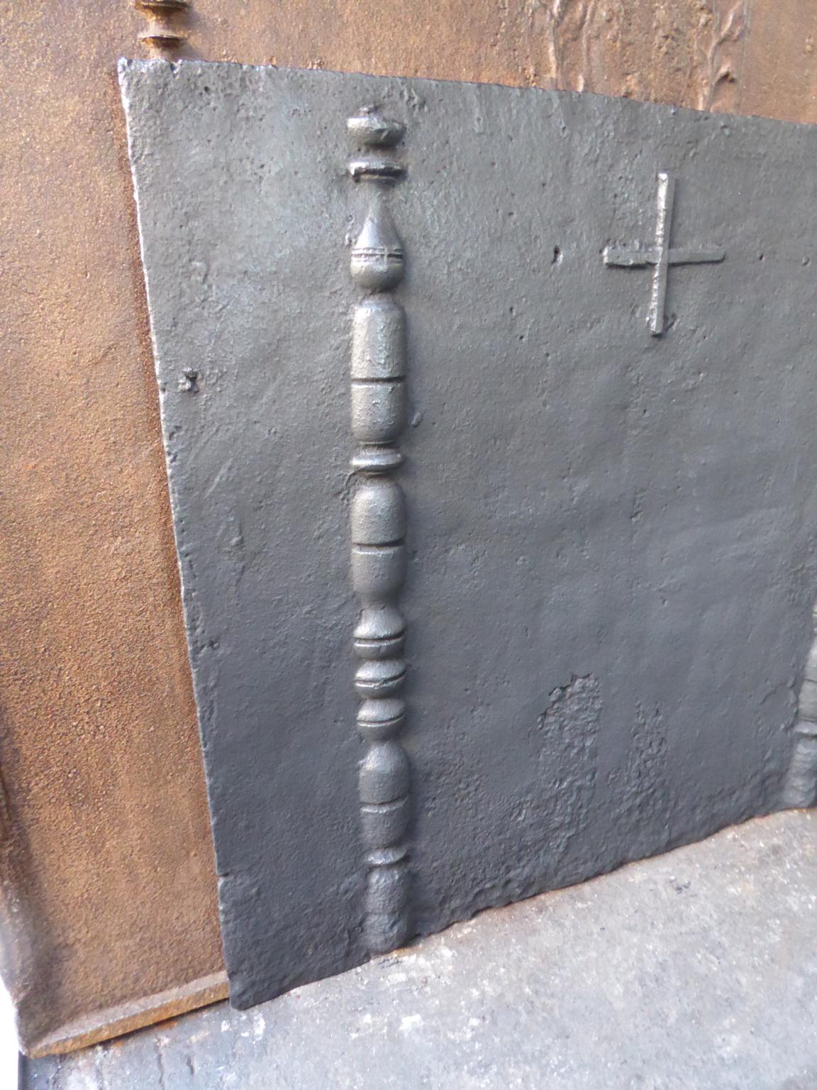 Parafuoco francese Luigi XV 'Colonne d'Ercole', 18° secolo In condizioni buone in vendita a Soest, NL