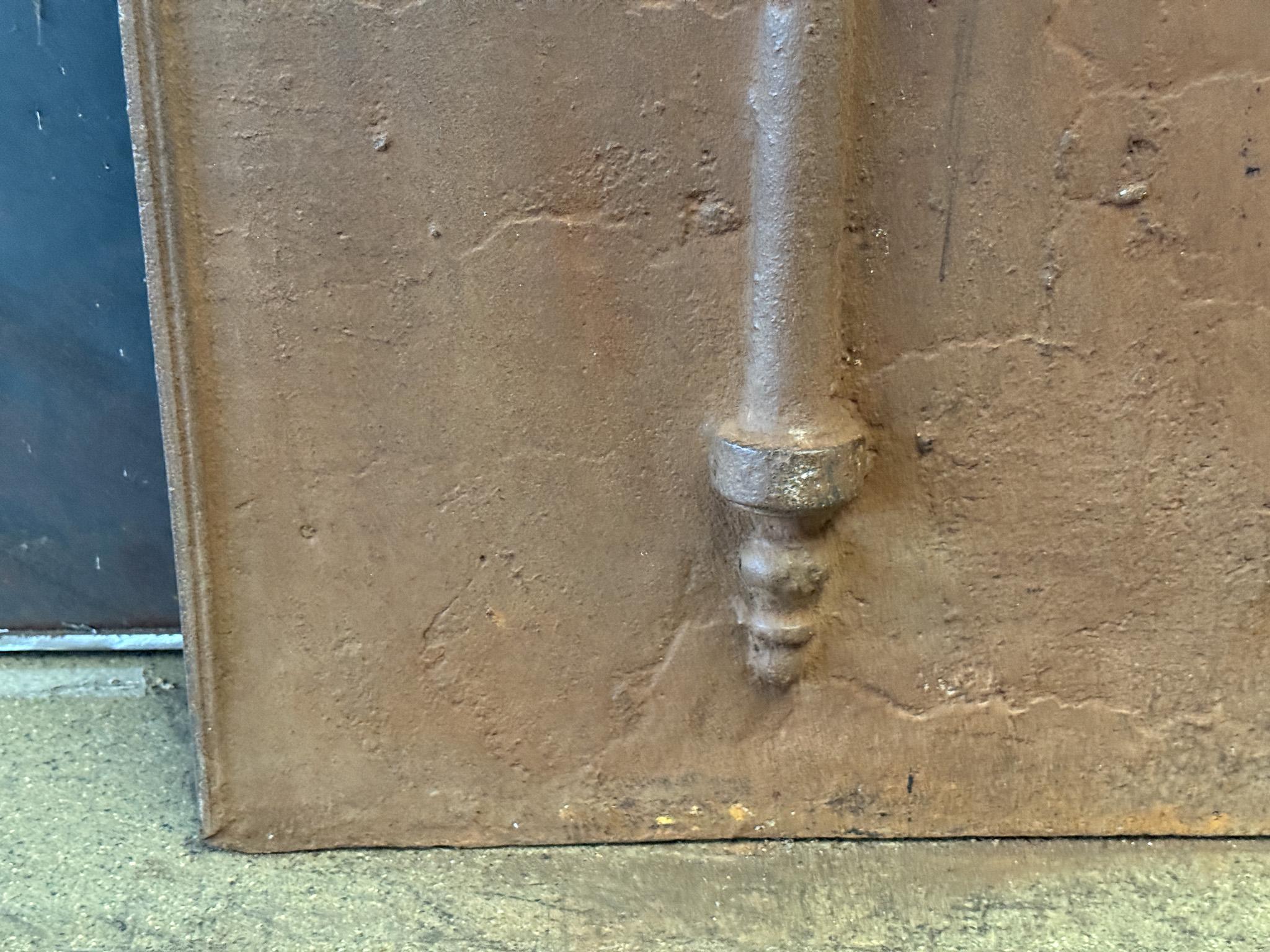 Parafuoco francese Luigi XV 'Colonne d'Ercole', 18° secolo in vendita 3