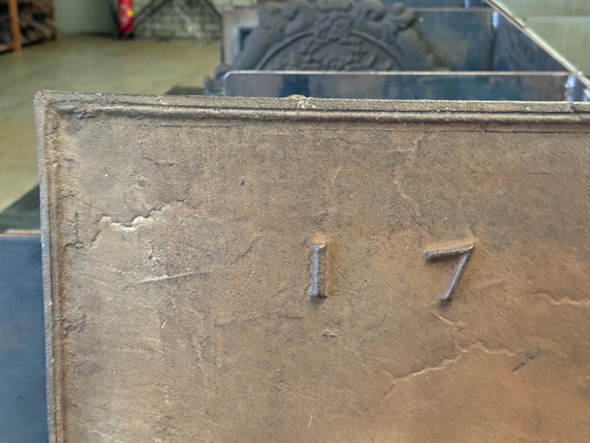 Parafuoco francese Luigi XV 'Colonne d'Ercole', 18° secolo In condizioni buone in vendita a Soest, NL