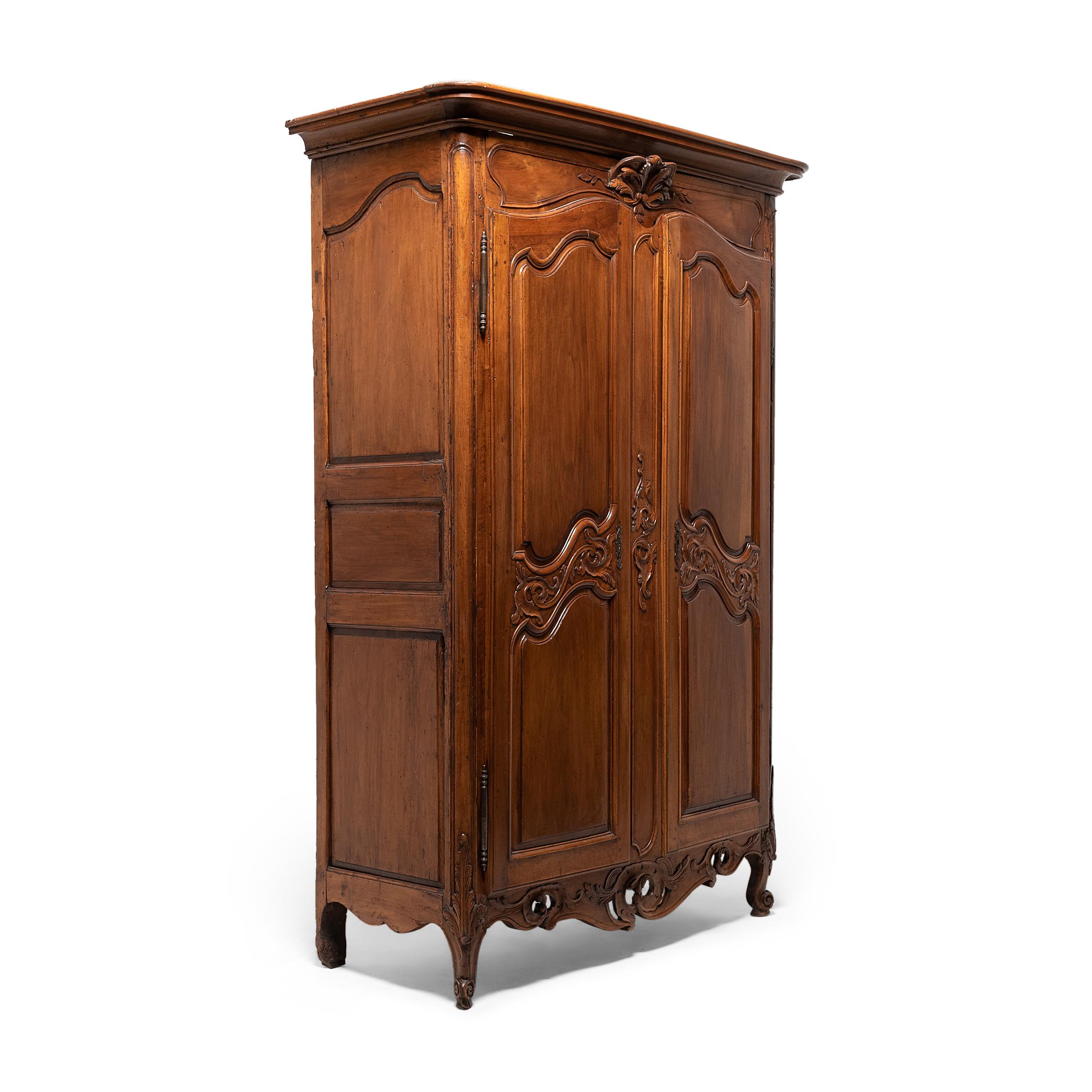 French Louis XV Provincial Fruitwood Armoire, c. 1800 In Good Condition In Chicago, IL