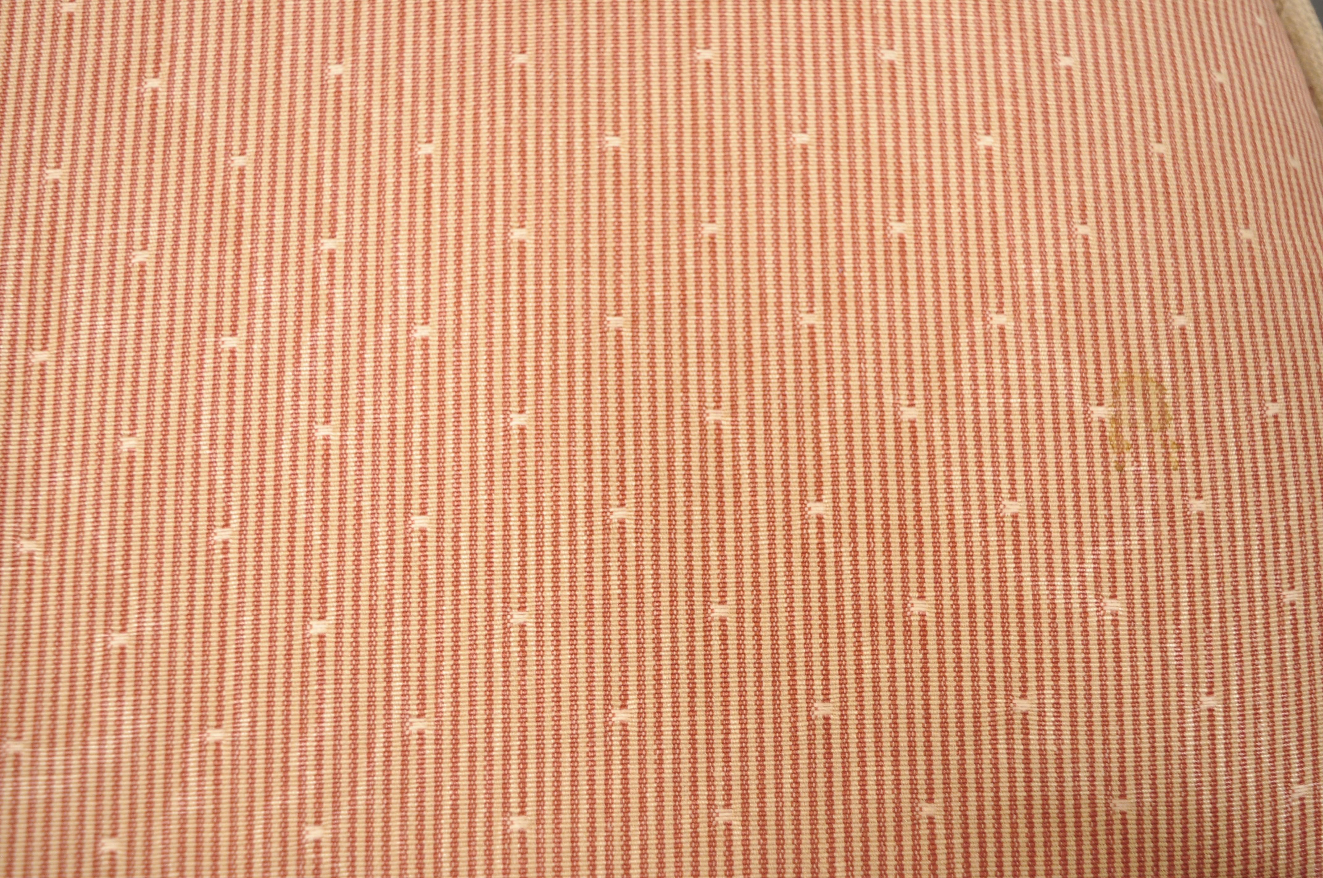 Canne Paire de fauteuils de style provincial français Louis XV à dossier canné en noyer sculpté