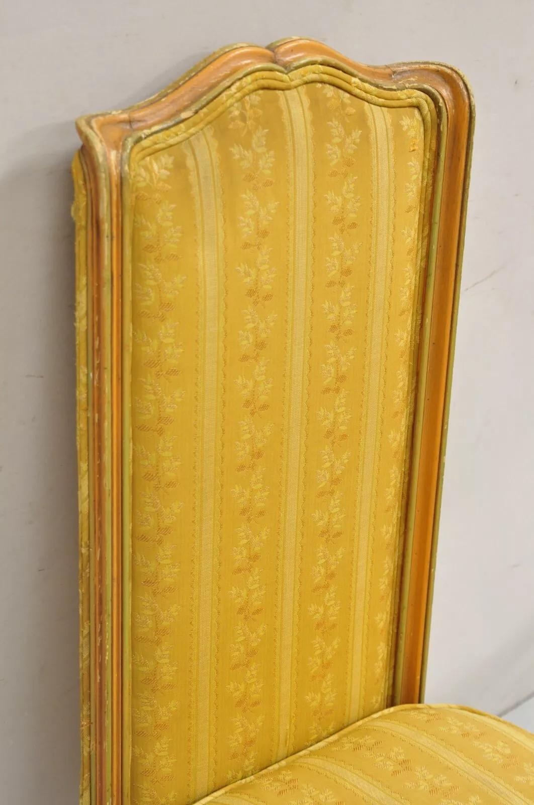 Silla Babucha Francesa de Cinco Patas Estilo Provincial Luis XV Pintada de Melocotón en venta 5
