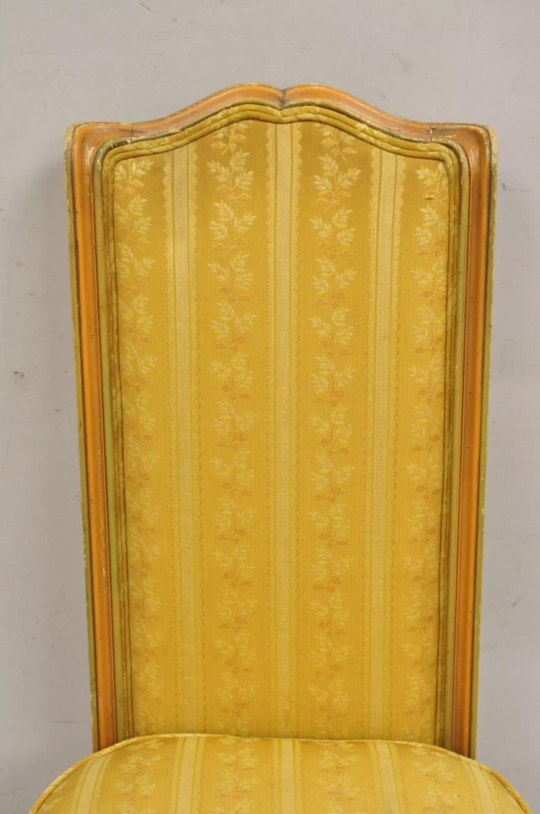Silla Babucha Francesa de Cinco Patas Estilo Provincial Luis XV Pintada de Melocotón en Bueno estado para la venta en Philadelphia, PA