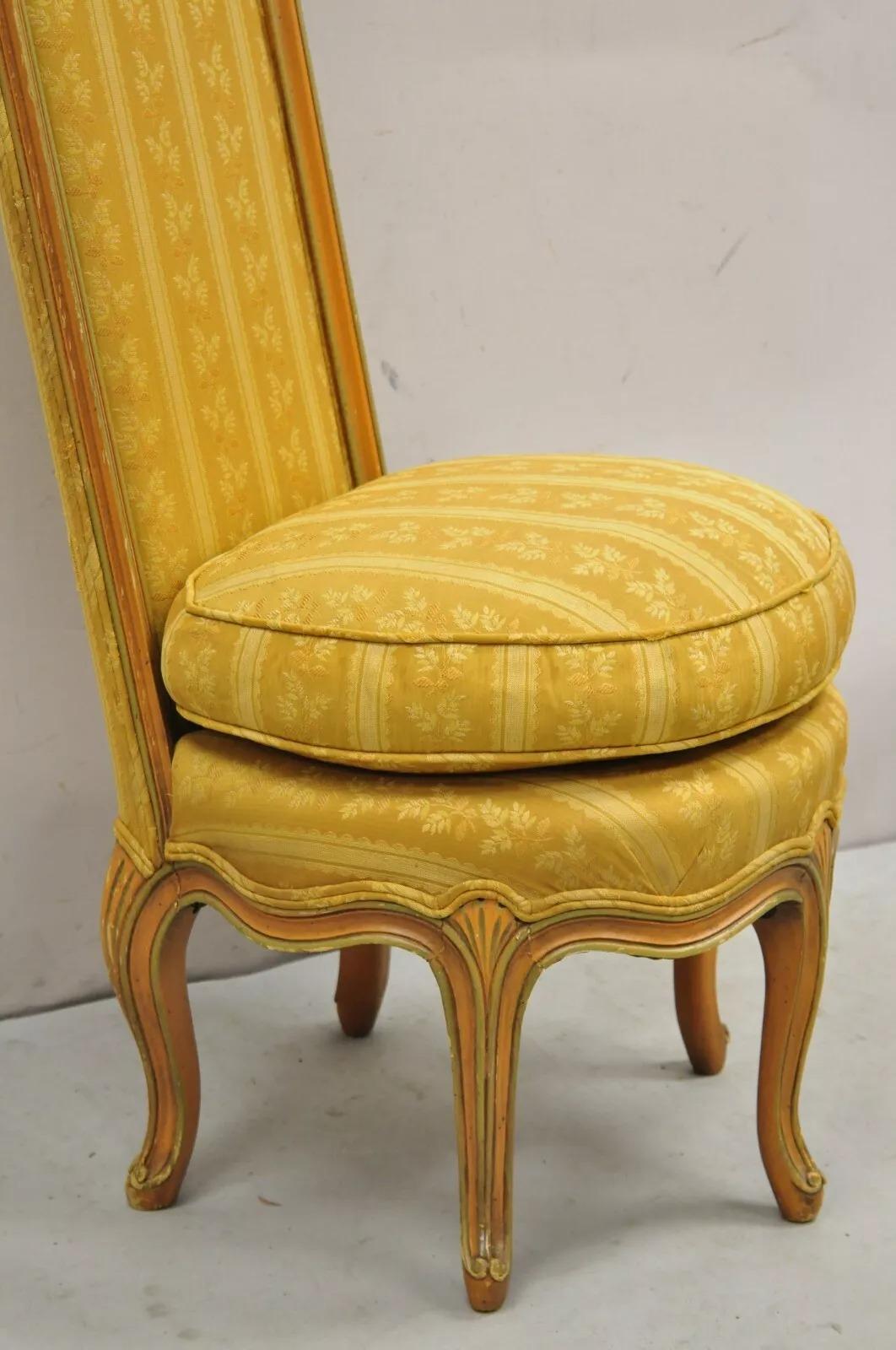 Silla Babucha Francesa de Cinco Patas Estilo Provincial Luis XV Pintada de Melocotón siglo XX en venta