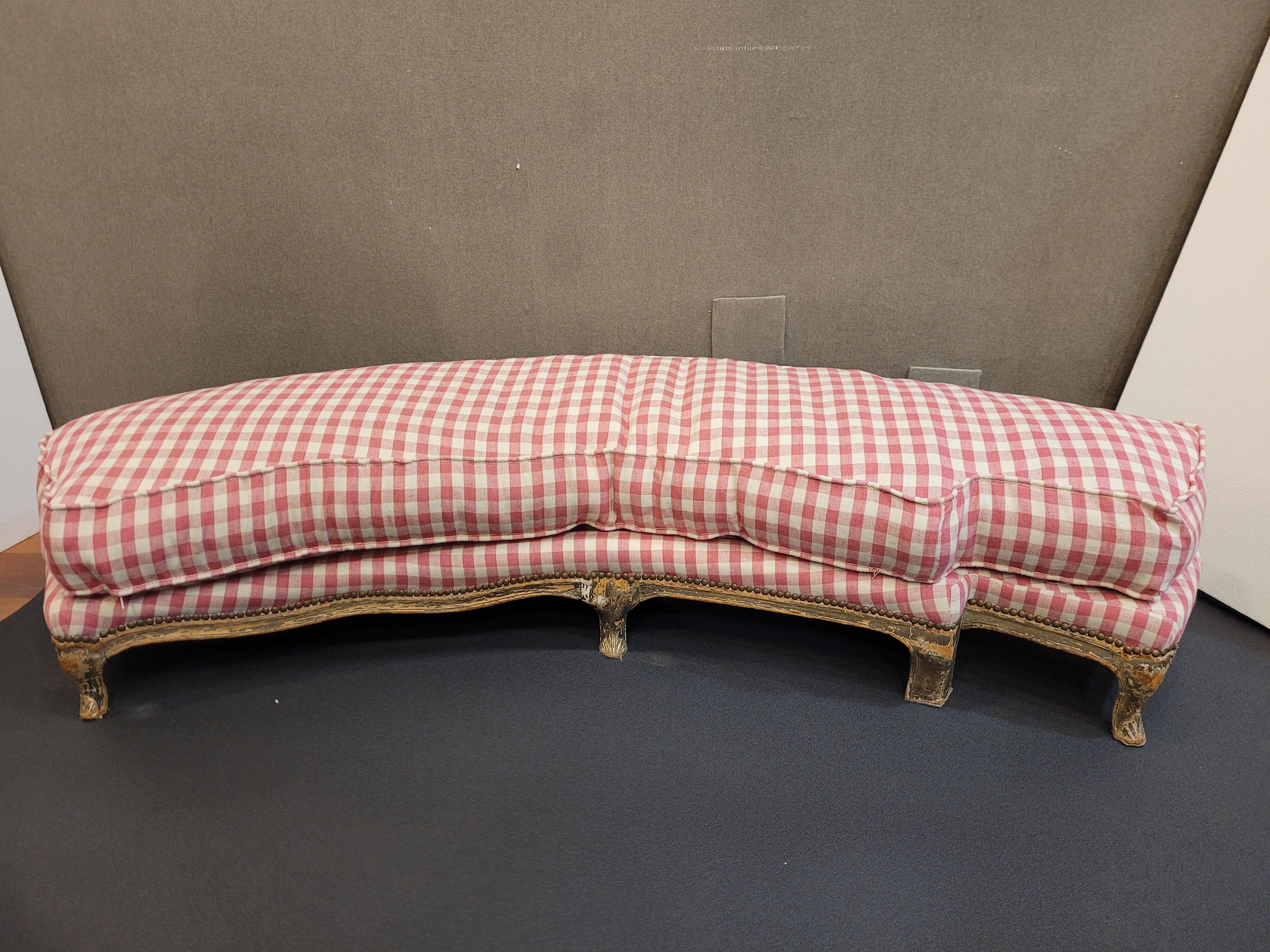 French Louis XV Red Checkered Fabric and Carved Wood Bench, Stool 3
