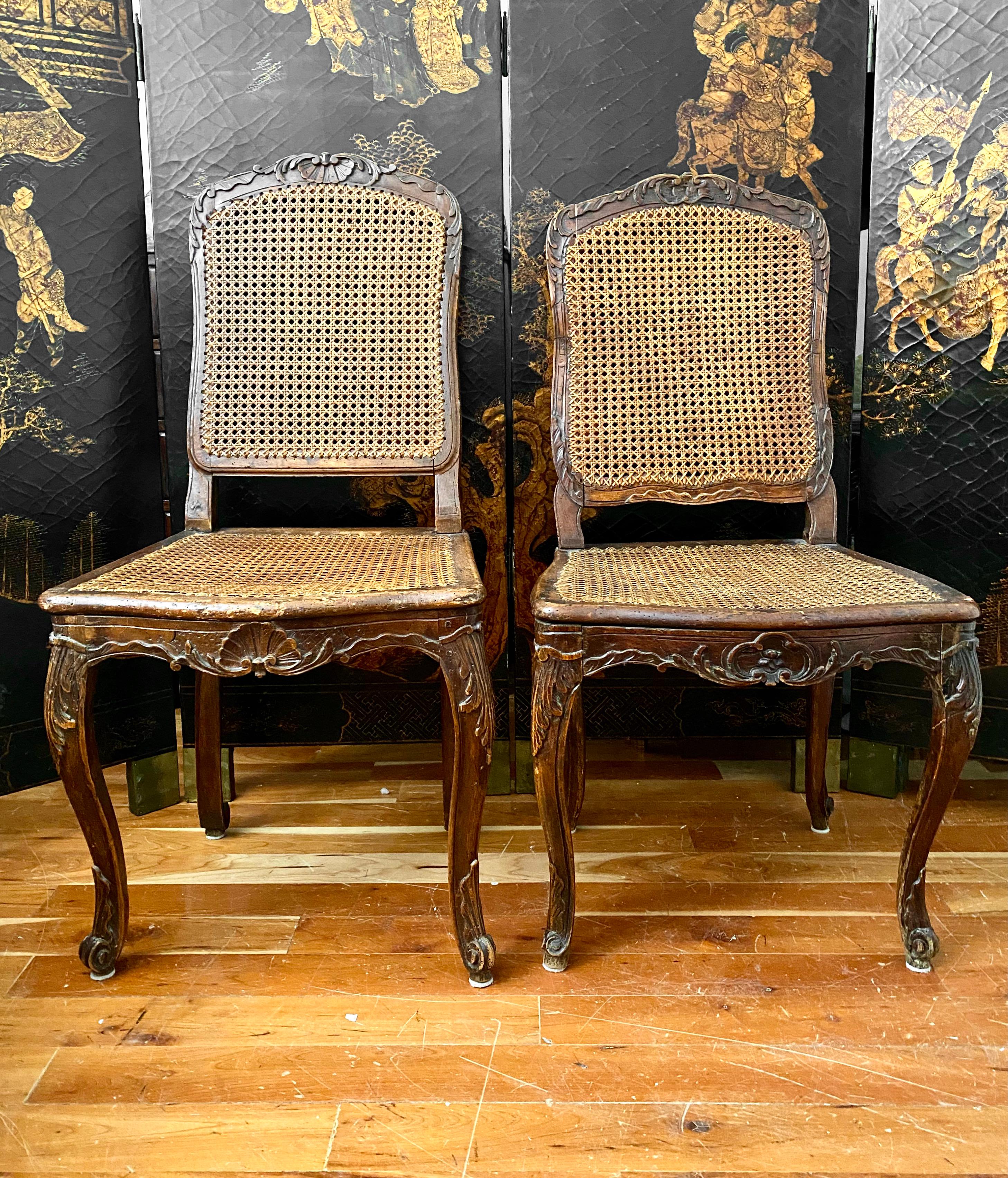 French, Louis XV Régence Caned Chairs, 18th Century, Two Similar For Sale 10