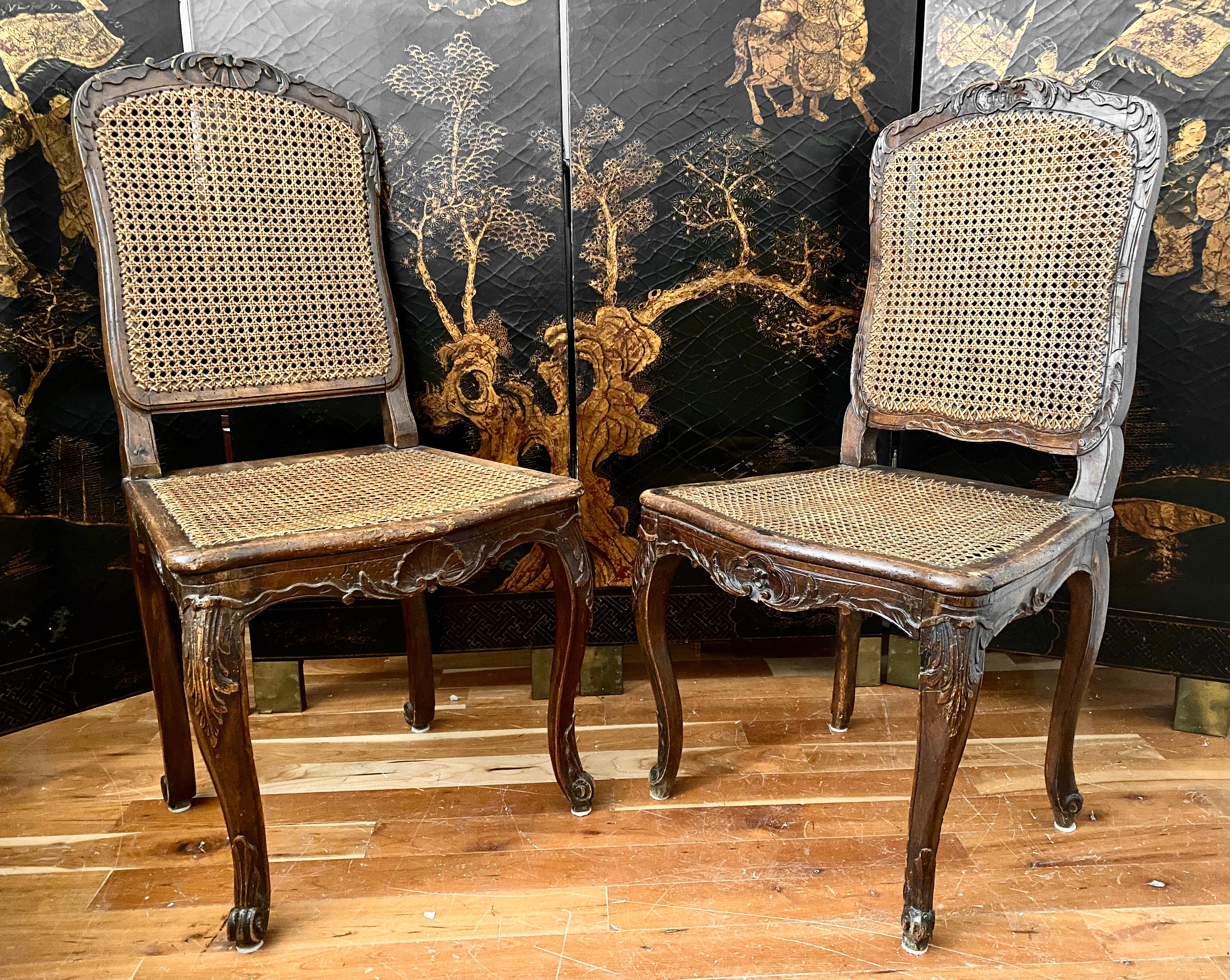 French, Louis XV Régence Caned Chairs, 18th Century, Two Similar For Sale 14