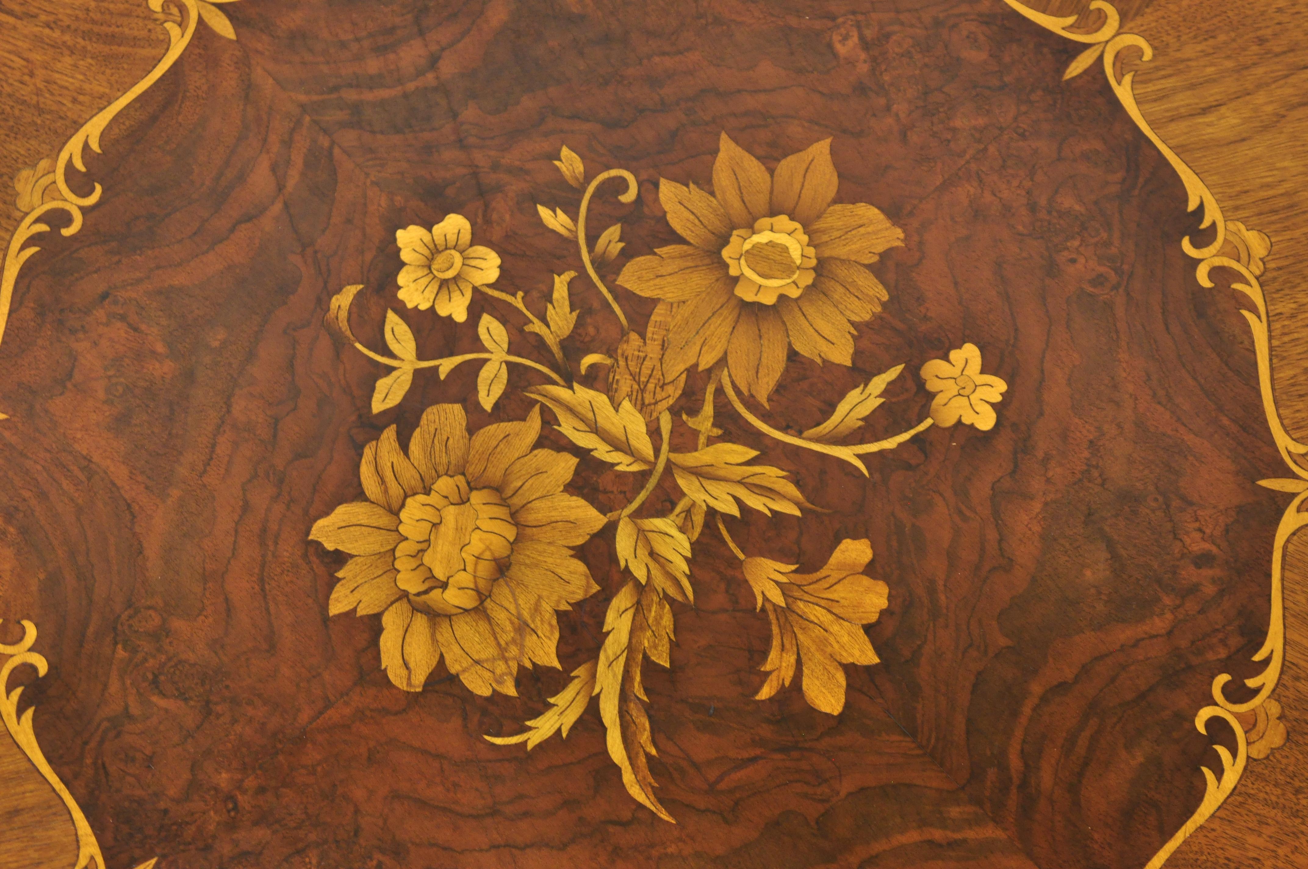 French Louis XV Regency Shell Carved Floral Inlay Glass Tray Top Coffee Table In Good Condition In Philadelphia, PA