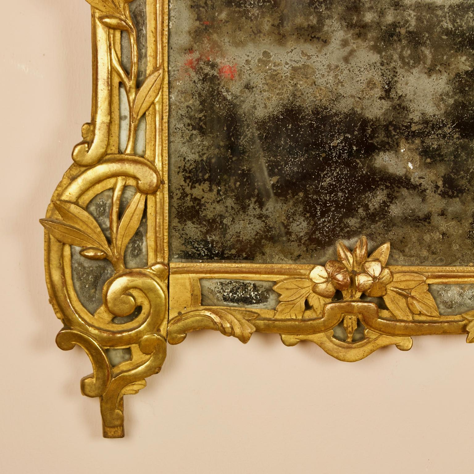 French Louis XV Rococo 18th Century Carved Gilt Wood Flower Basket Wall Mirror

A mid-18th century French Louis XV gilt wood wall mirror with original rectangular mirror pane, the mirrored showing bold intricate foliage and floral carving. The