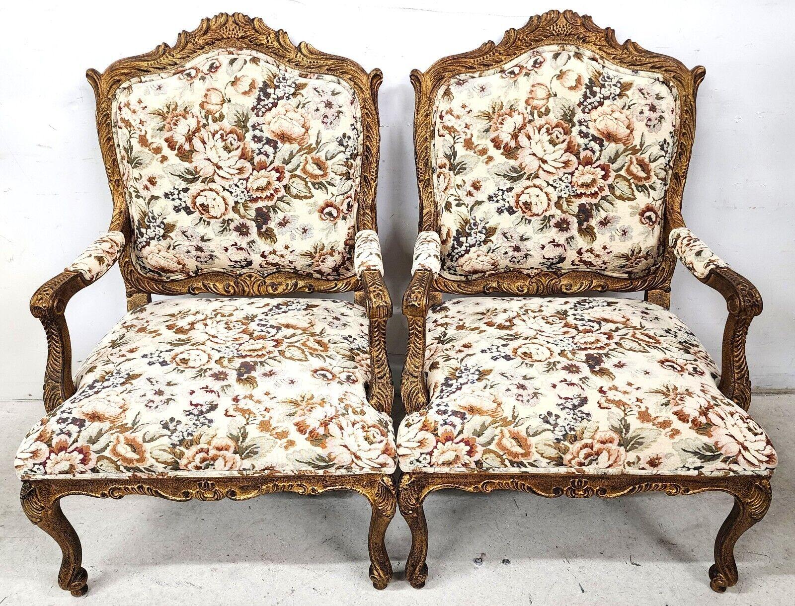 20ième siècle Fauteuils surdimensionnés en bois doré de style Louis XV Rococo français - une paire en vente