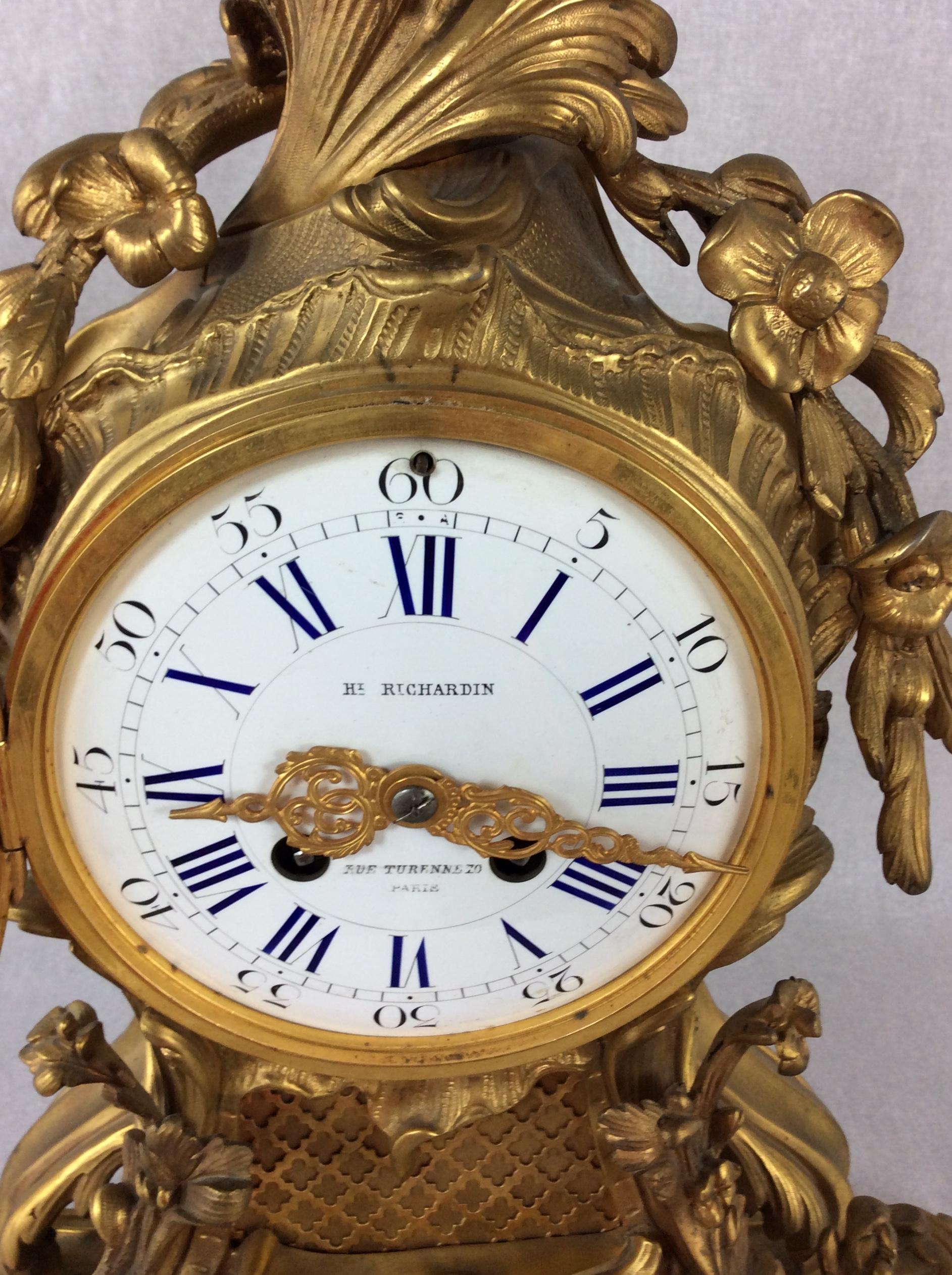 Französische Goldbronze-Uhr im Rokoko-Stil des 19. Jahrhunderts, signiert H. Richardin (Louis XV.)