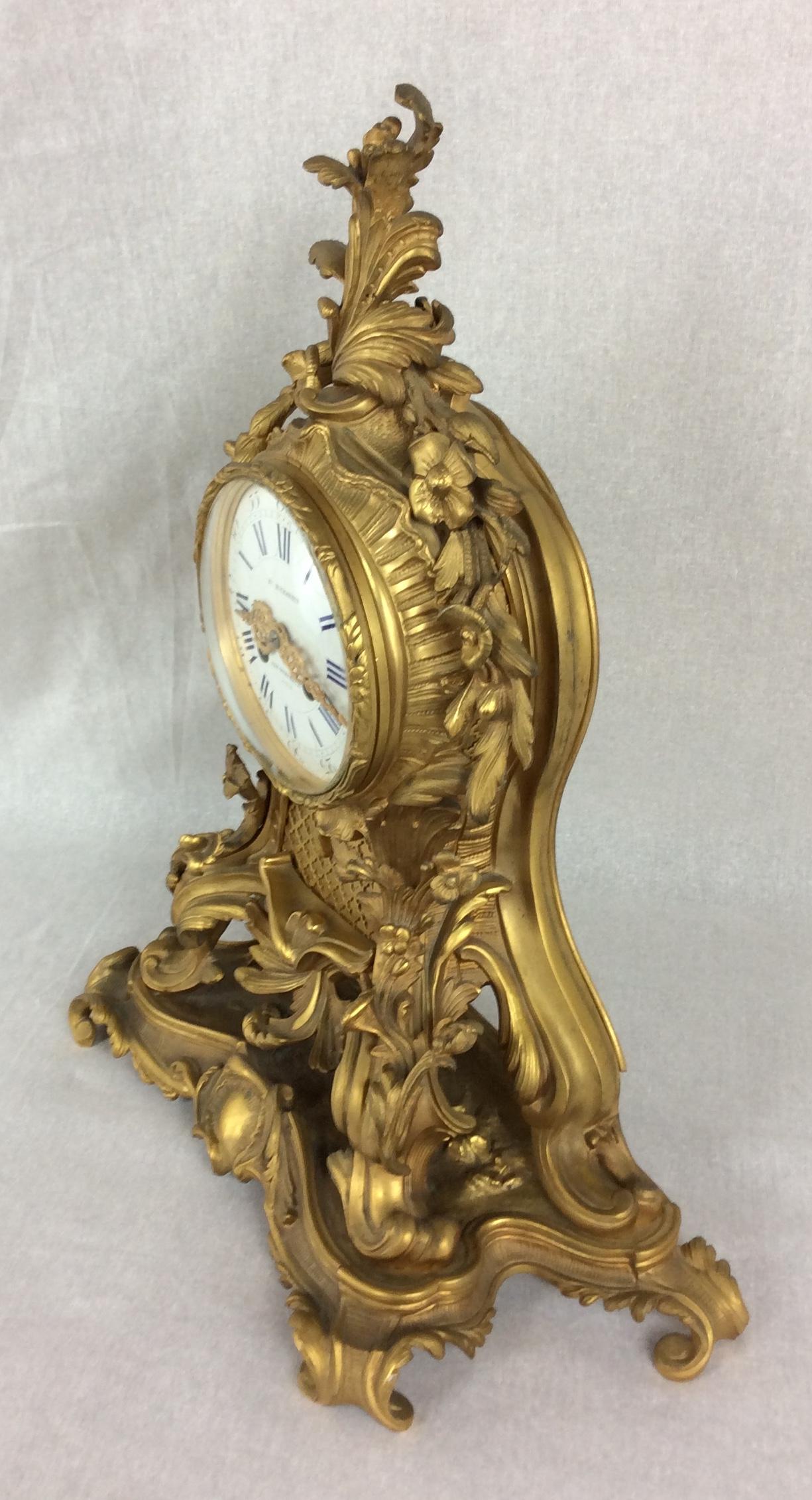 Französische Goldbronze-Uhr im Rokoko-Stil des 19. Jahrhunderts, signiert H. Richardin (Vergoldet)