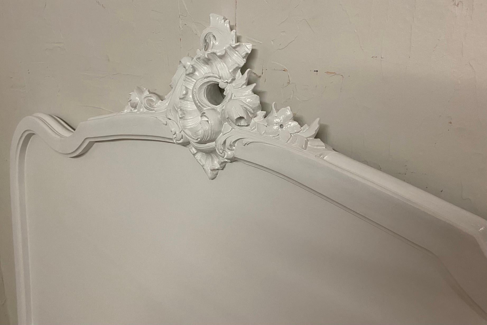French Louis XV Rococo Style Painted Bed In Good Condition For Sale In Sheffield, MA