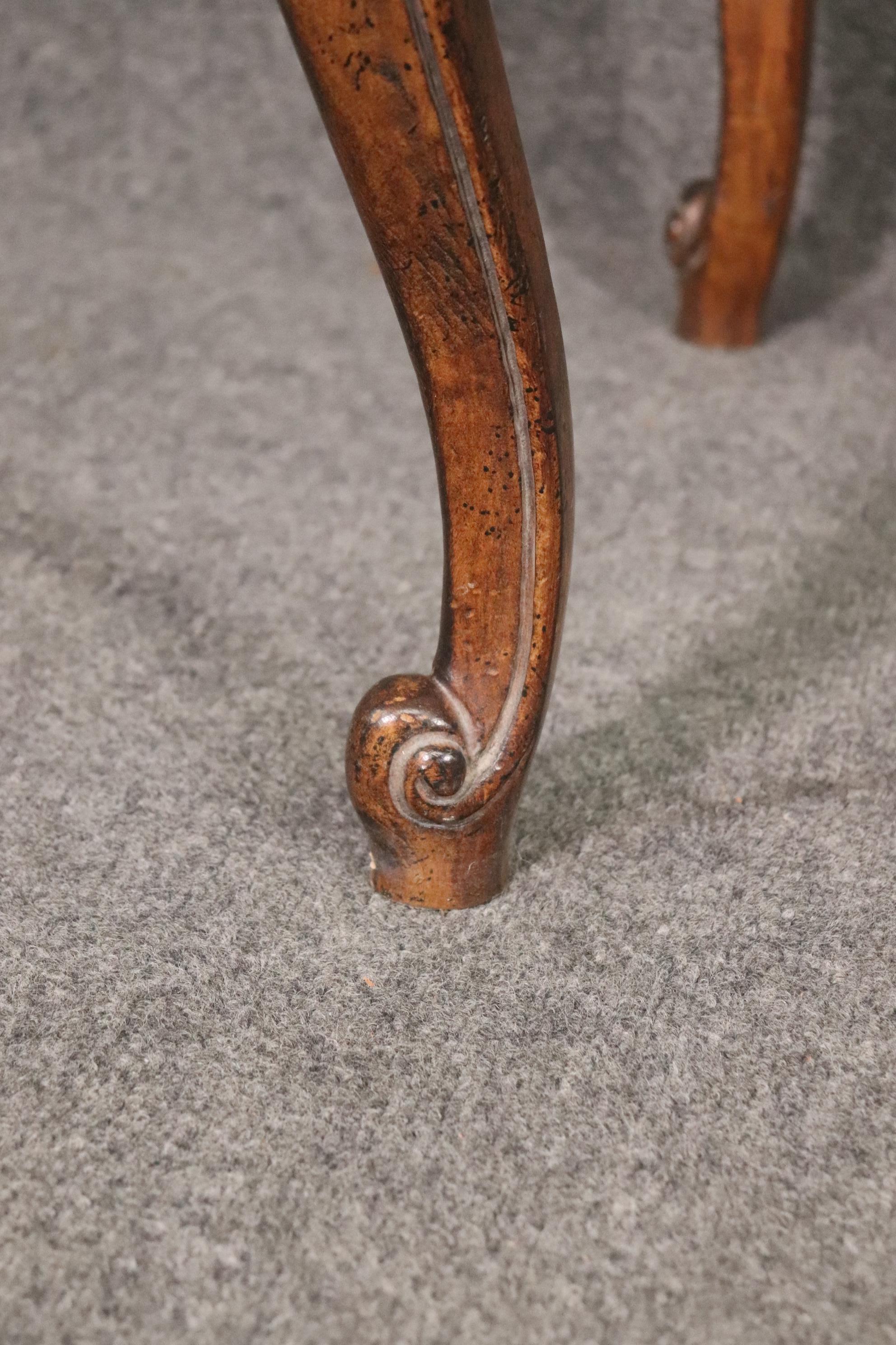 French Louis XV Rococo Style Walnut Writing Desk Table Circa 1960s  For Sale 5