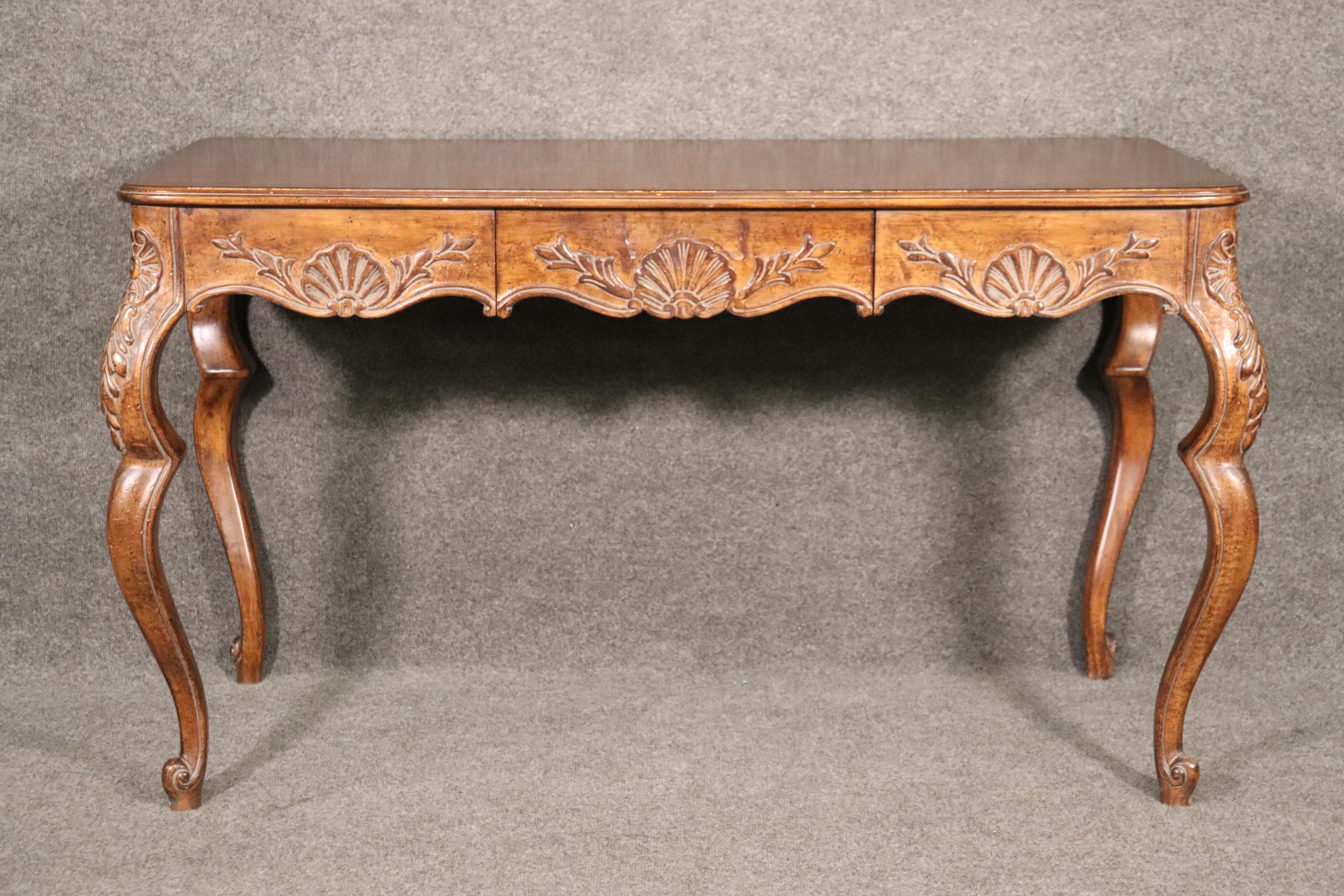 North American French Louis XV Rococo Style Walnut Writing Desk Table Circa 1960s  For Sale