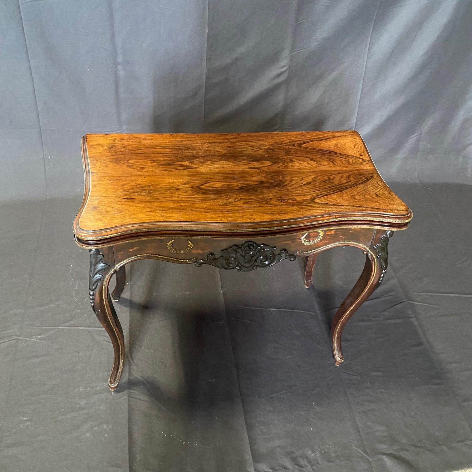 Luis XV francés  Mesa de juego chapada en palisandro con tablero de fieltro en Bueno estado para la venta en Hopewell, NJ