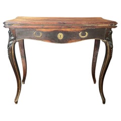 Francese Luigi XV  Tavolo da gioco in legno di palissandro con piano in feltro