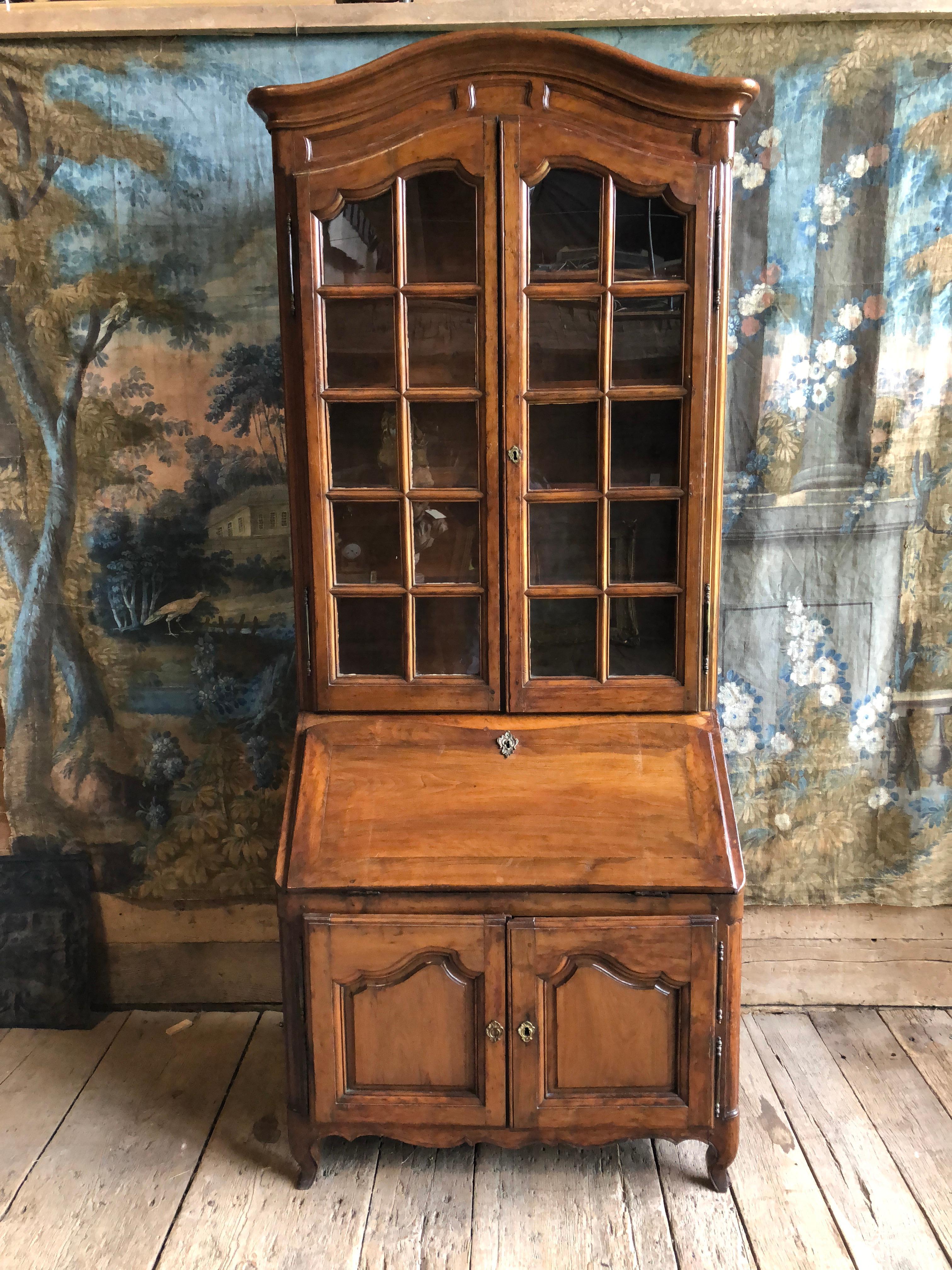 French Louis XV Secretaire Bookcase, 1760 In Good Condition In Doylestown, PA