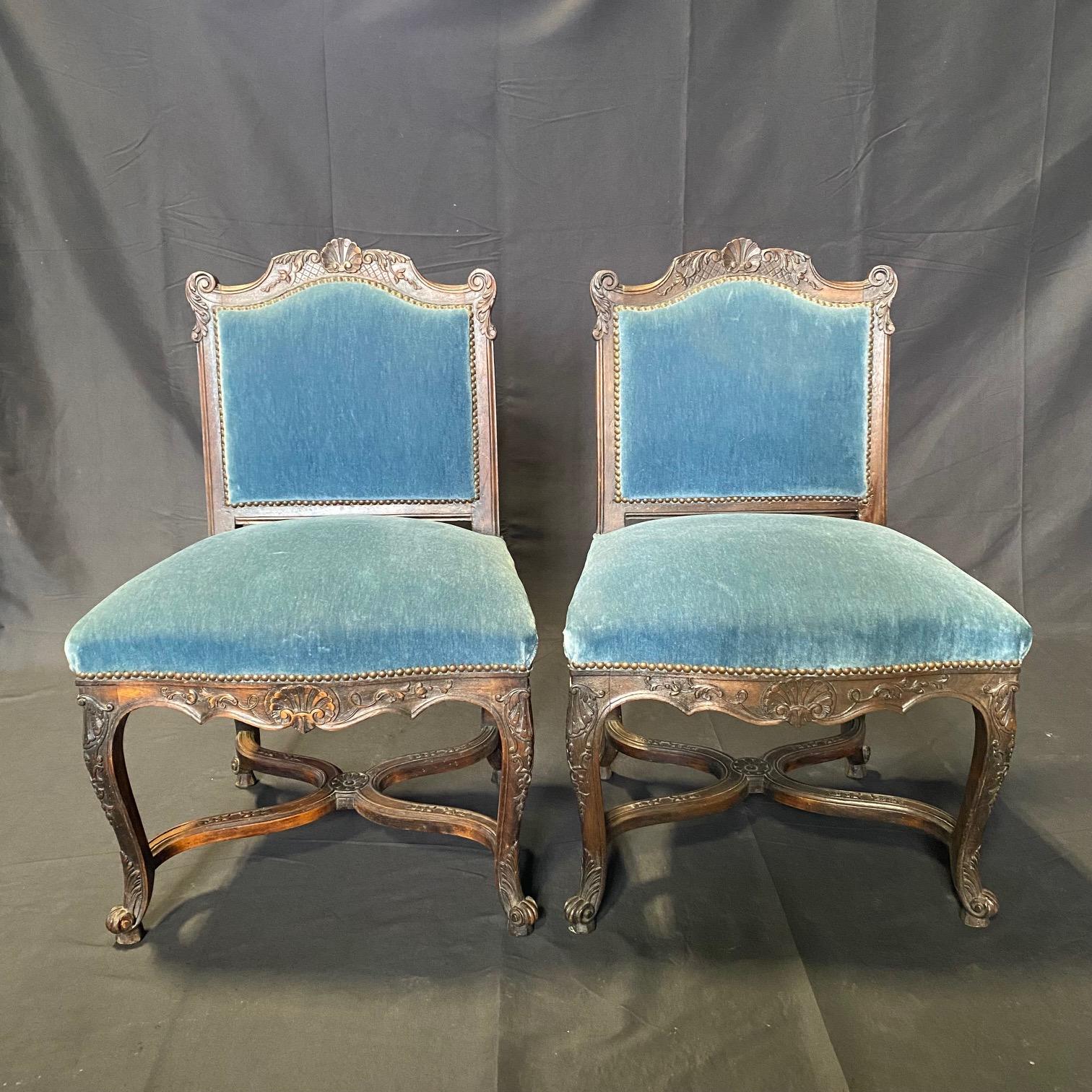 French Louis XV Set of 4 Chairs with Original Blue Mohair Upholstery For Sale 6