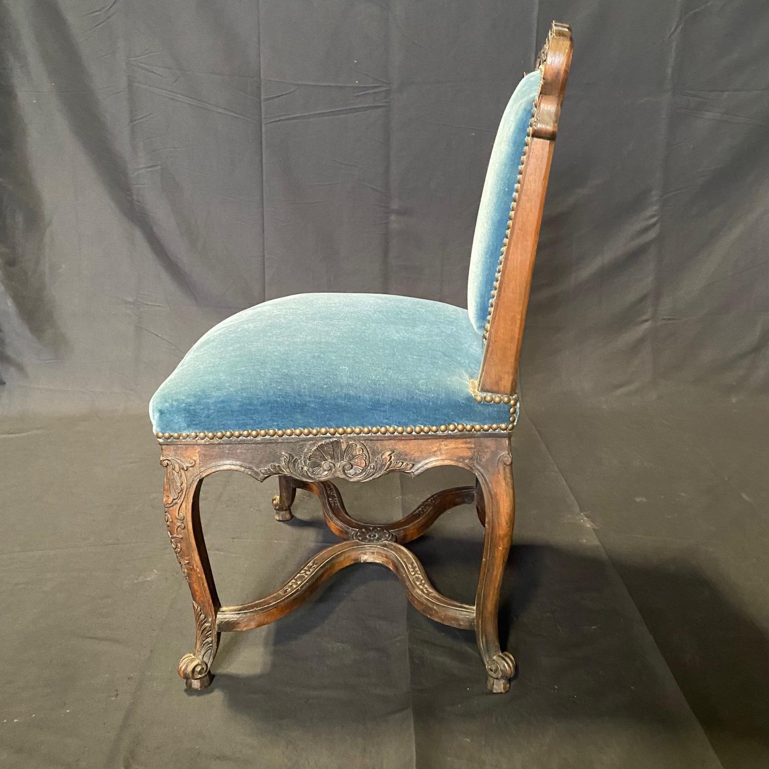 French Louis XV Set of 4 Chairs with Original Blue Mohair Upholstery For Sale 7