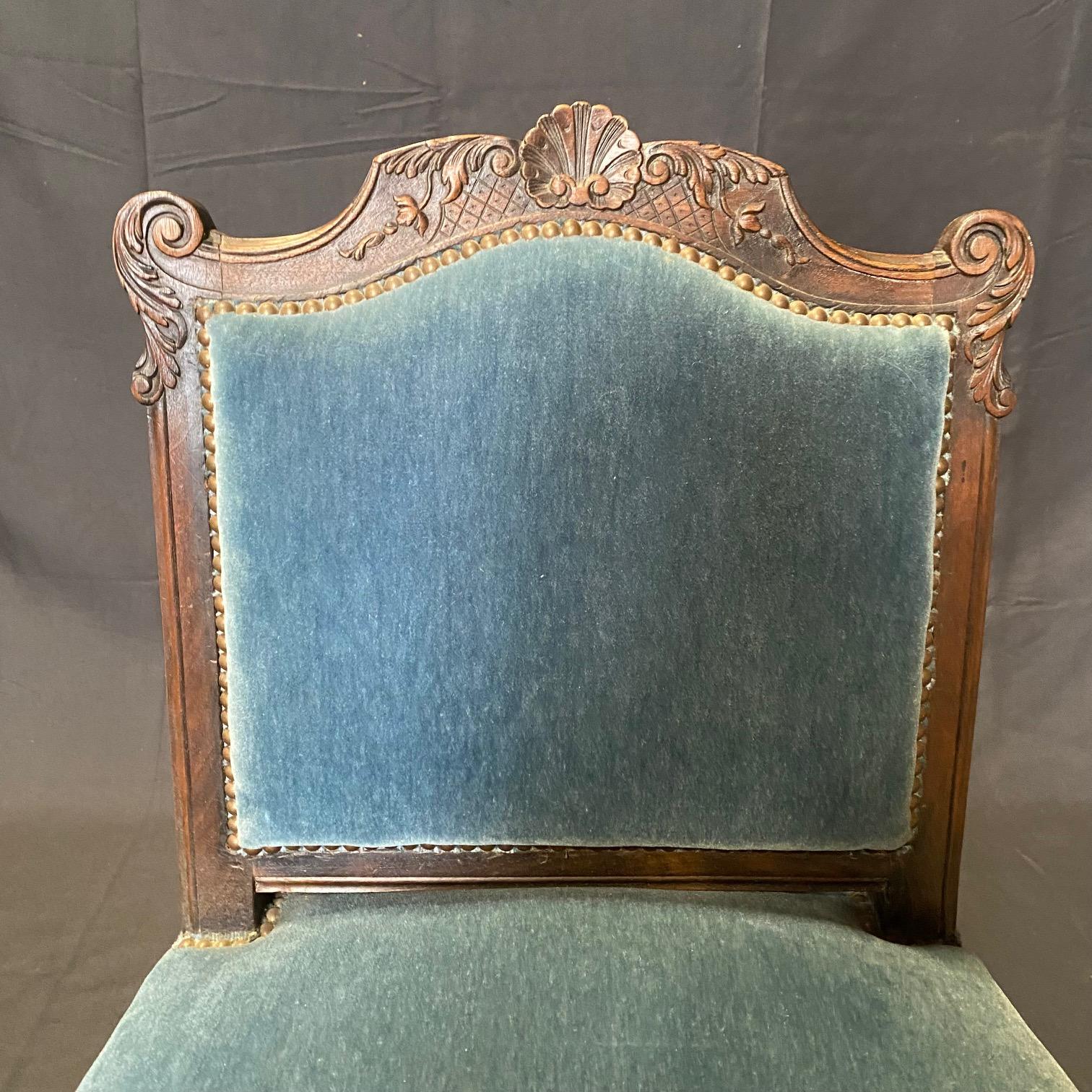 French Louis XV Set of 4 Chairs with Original Blue Mohair Upholstery For Sale 11
