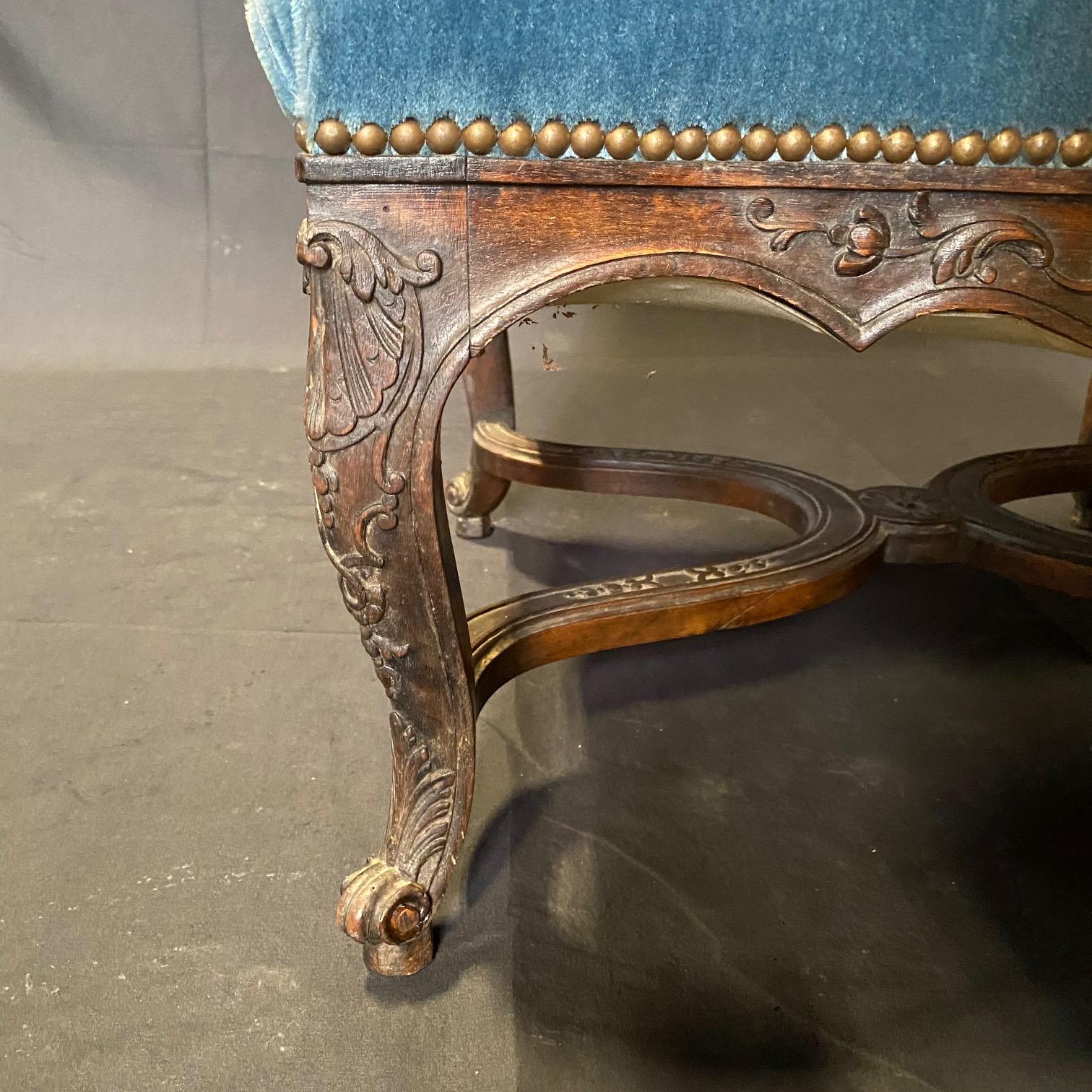 French Louis XV Set of 4 Chairs with Original Blue Mohair Upholstery For Sale 1