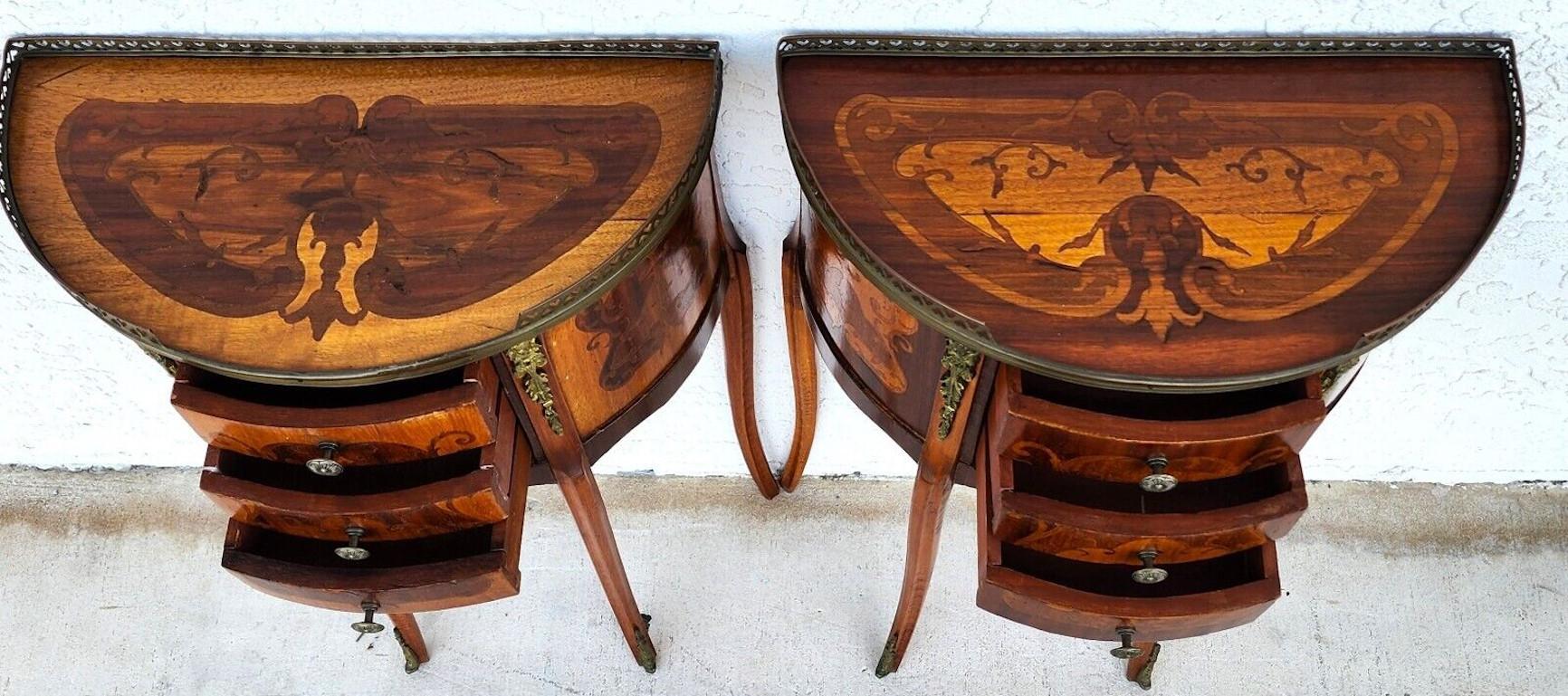 20th Century French Louis XV Side Accent Bedside Tables For Sale