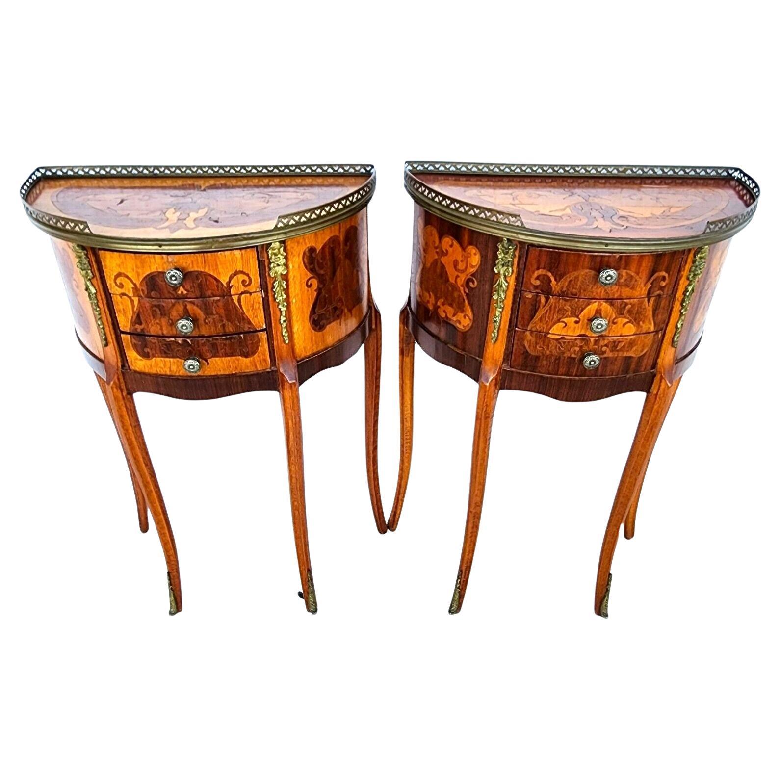 Tables de chevet de style Louis XV en vente