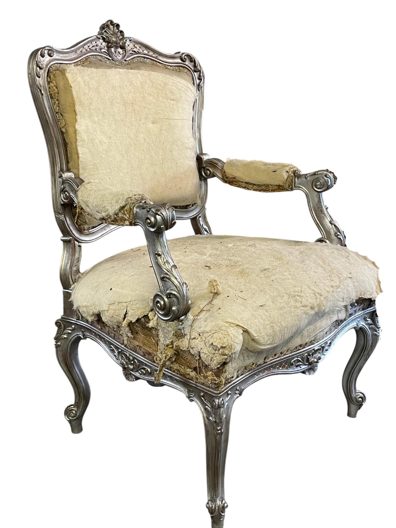 Louis XV style Silver Giltwood Carved Three-Piece Salon or Parlor Suite 

Settee/Sofa and two Armchairs

Very fine original walnut framed three-piece salon suite, one settee and two armchairs with rare back and front shaped legs, the suite has been