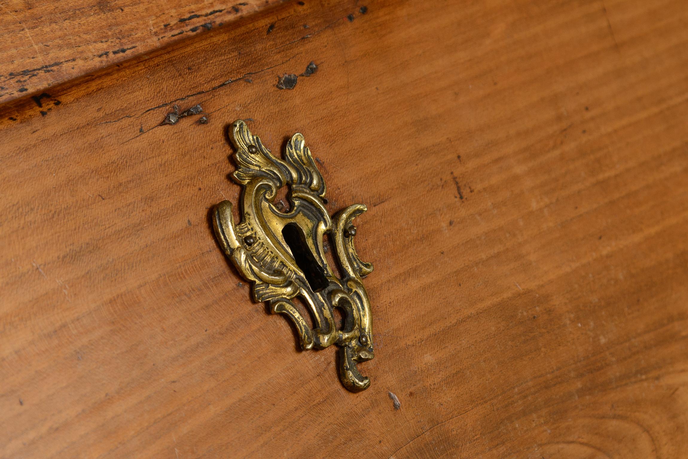 Louis XV.  Schreibtisch „Bureau De Pente“ , gelbe Birke, 18. Jahrhundert. im Angebot 10