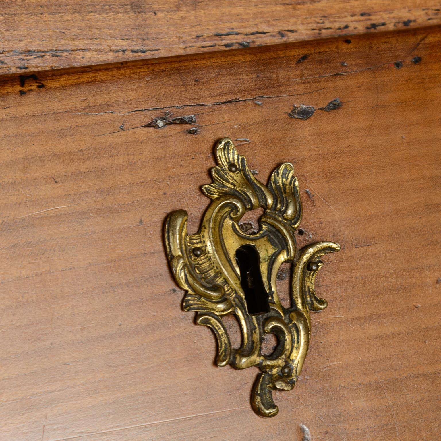 Louis XV.  Schreibtisch „Bureau De Pente“ , gelbe Birke, 18. Jahrhundert. (Französisch) im Angebot