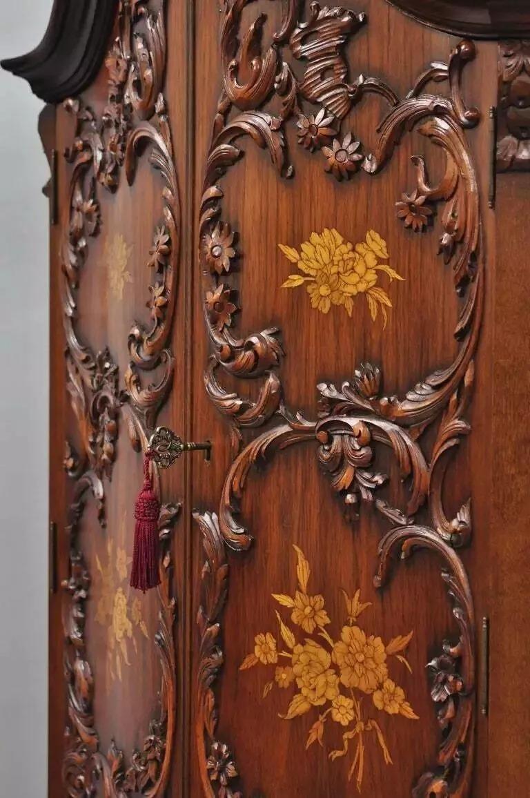 Piccolo mobile Curio angolare francese Luigi XV in stile intarsio floreale in noce in vendita 6