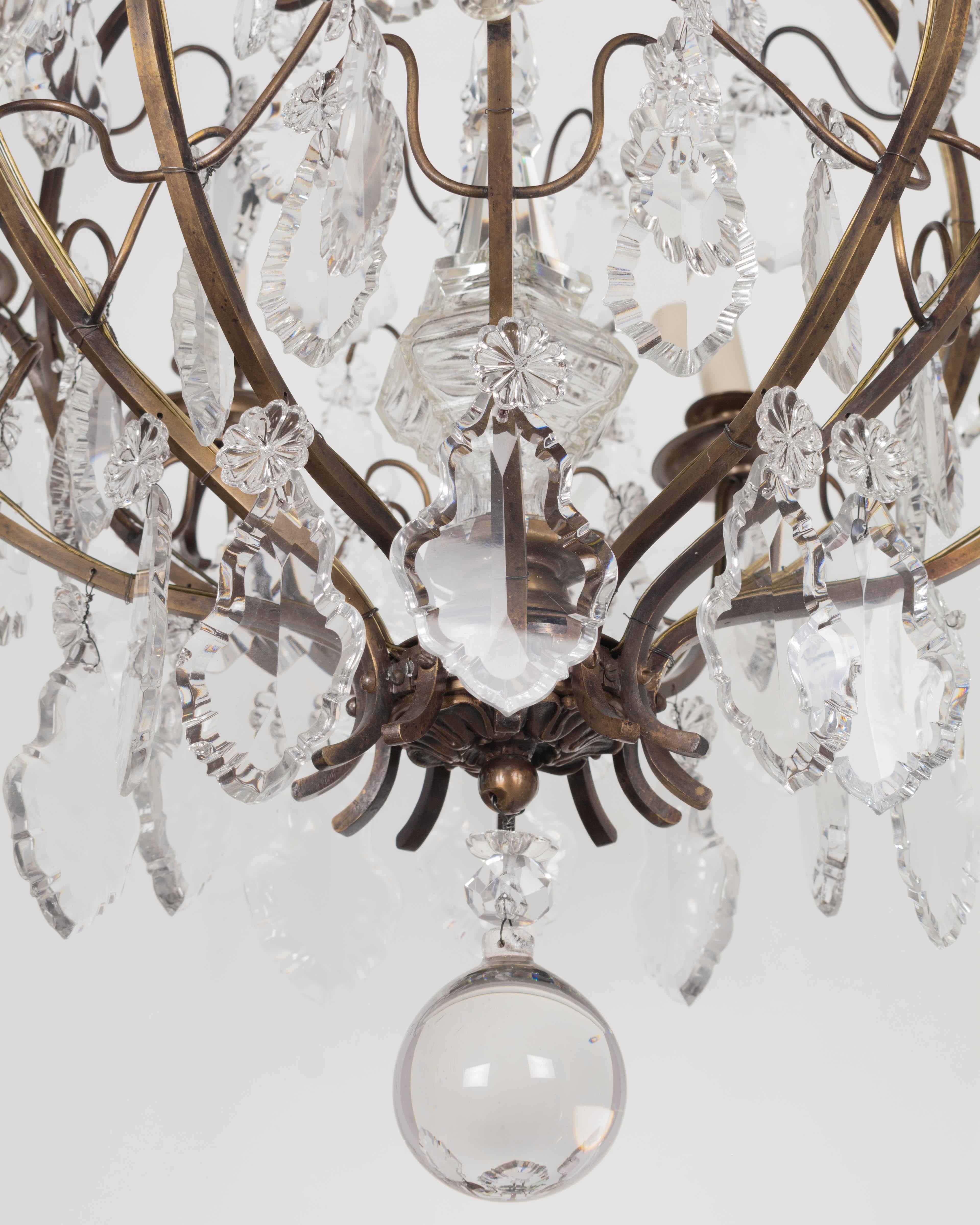 Lampadario francese di cristallo a 12 luci in stile Luigi XV in vendita 3