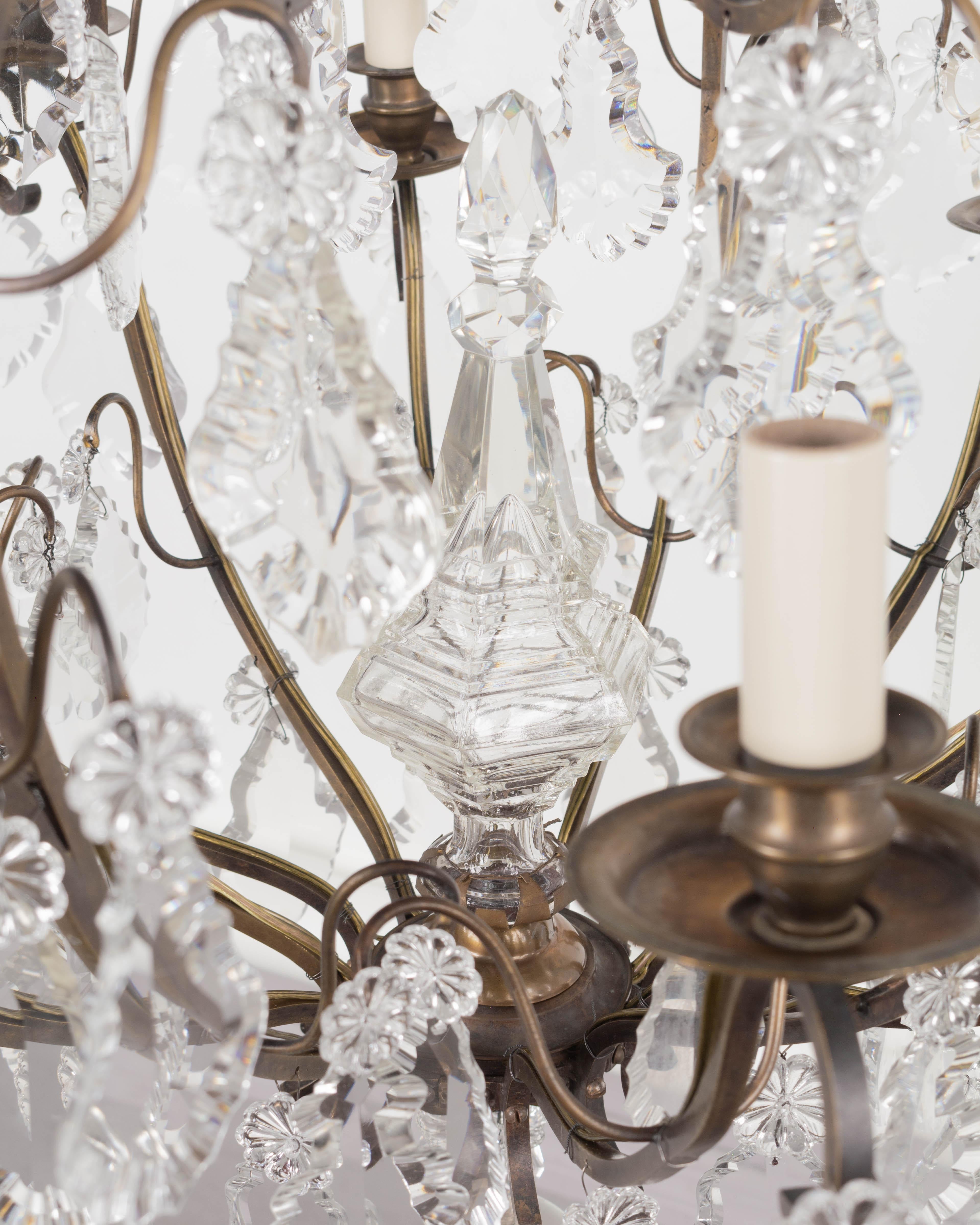 Lampadario francese di cristallo a 12 luci in stile Luigi XV in vendita 4
